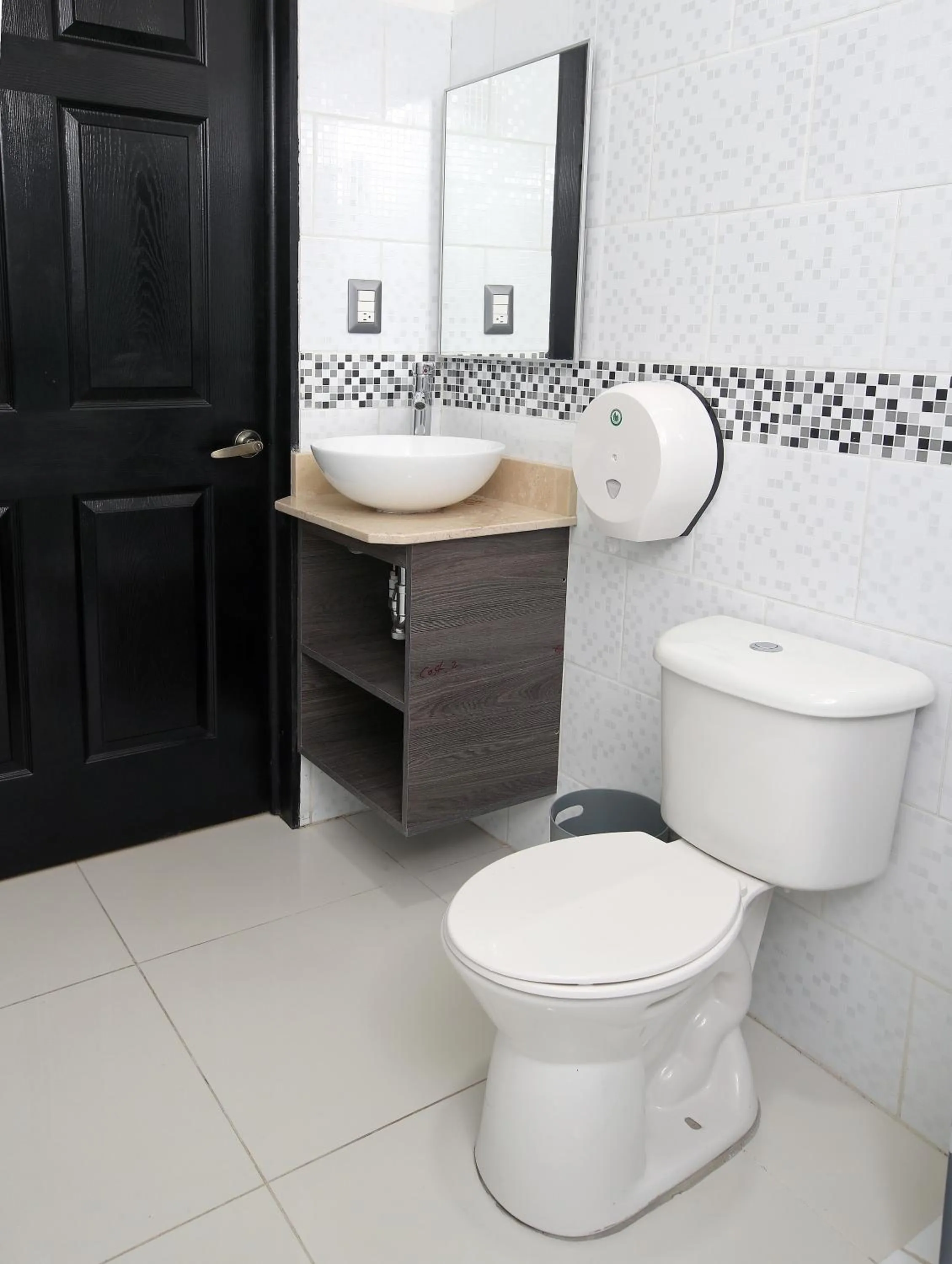 Toilet in Hotel Milan Costa Rica