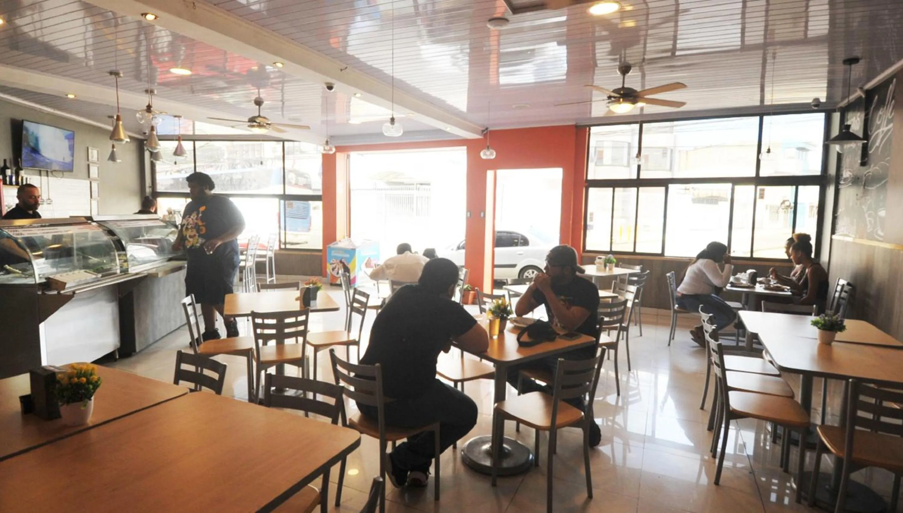 Restaurant/places to eat in Hotel Milan Costa Rica