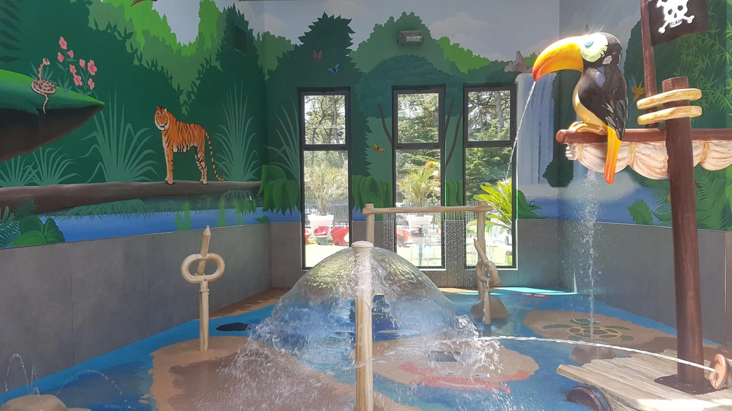 Swimming pool in Camping L'Ocean