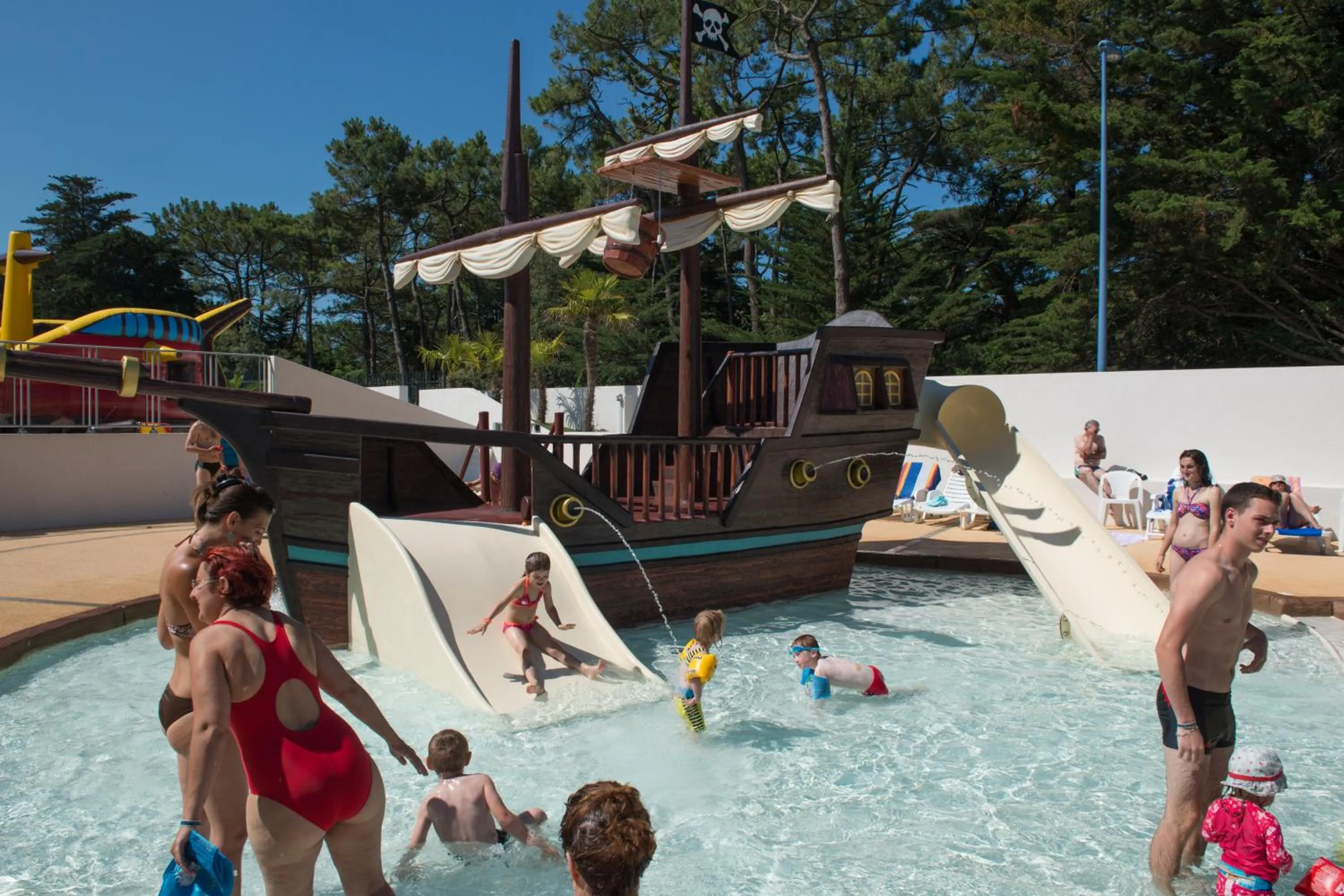 Swimming pool in Camping L'Ocean