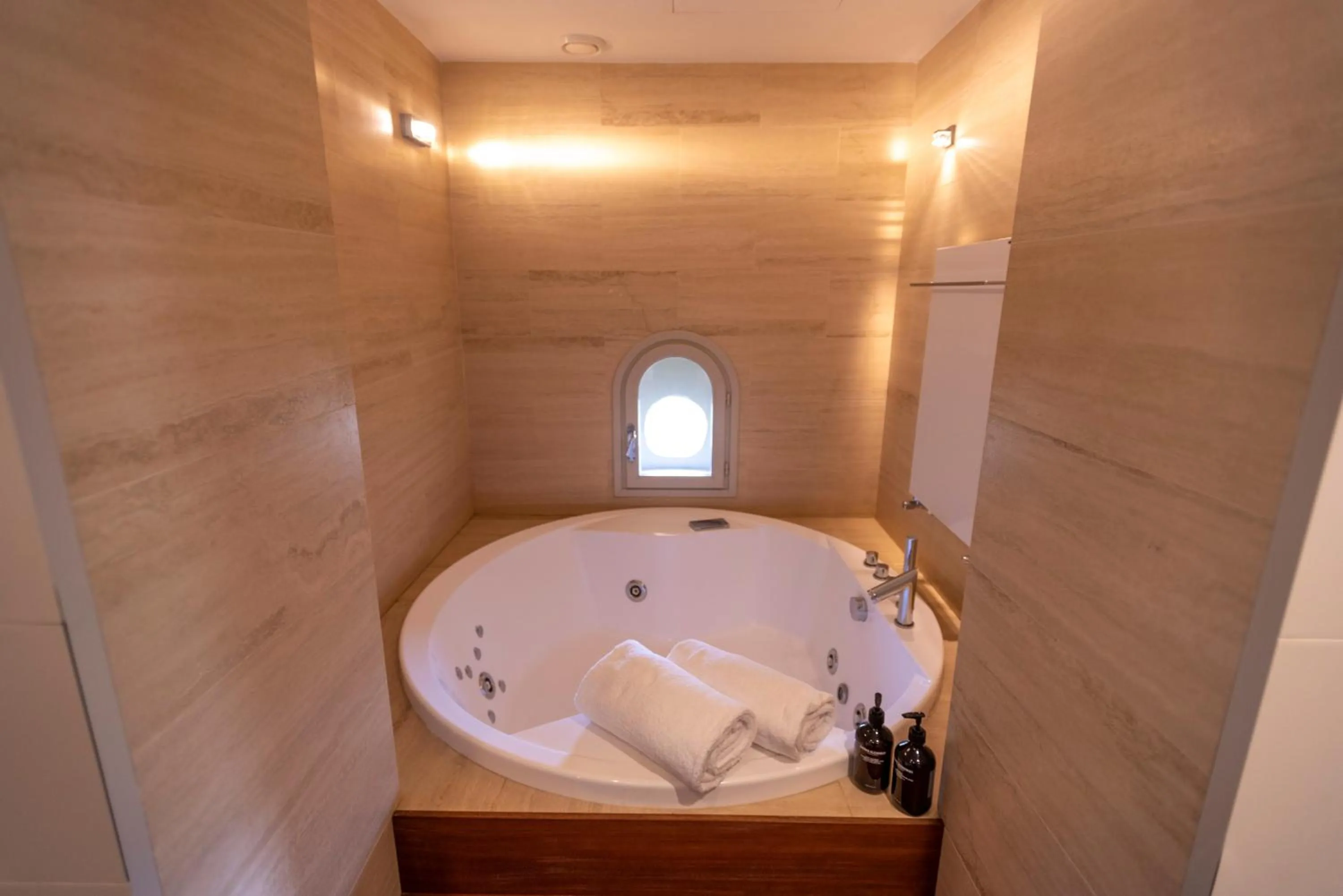 Hot Tub in Villa Pattono Relais