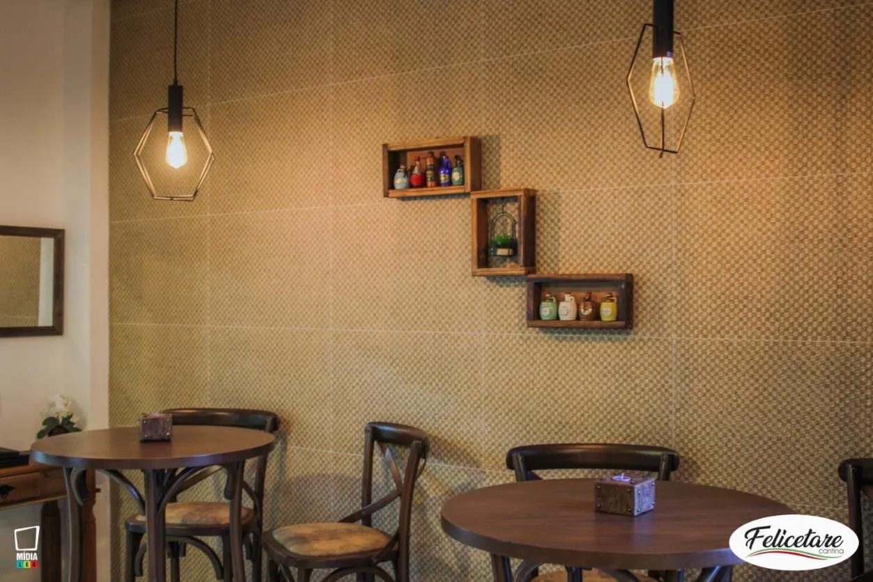 Restaurant/places to eat in Hotel Prime Executive