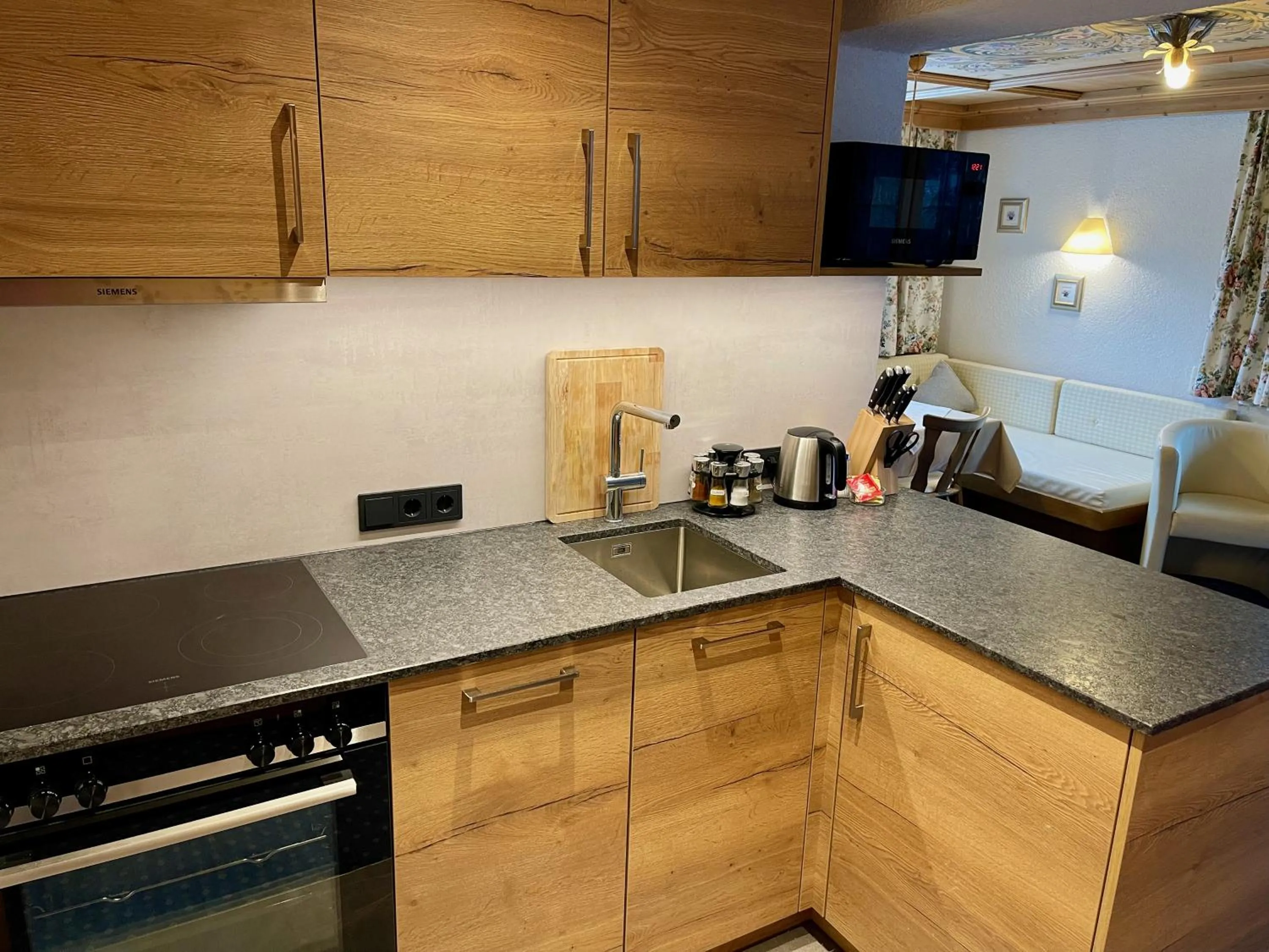 Kitchen or kitchenette in Alkira