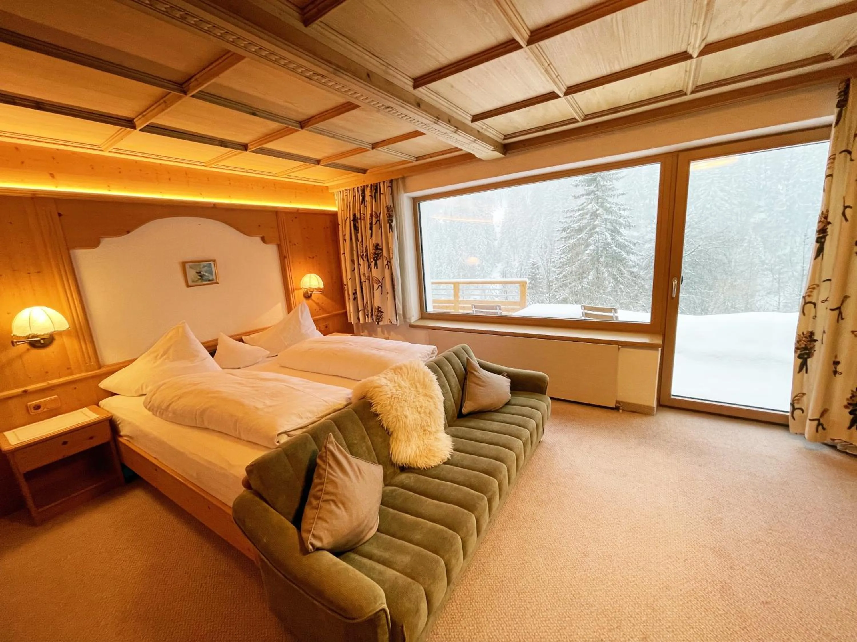 Bed in Alkira