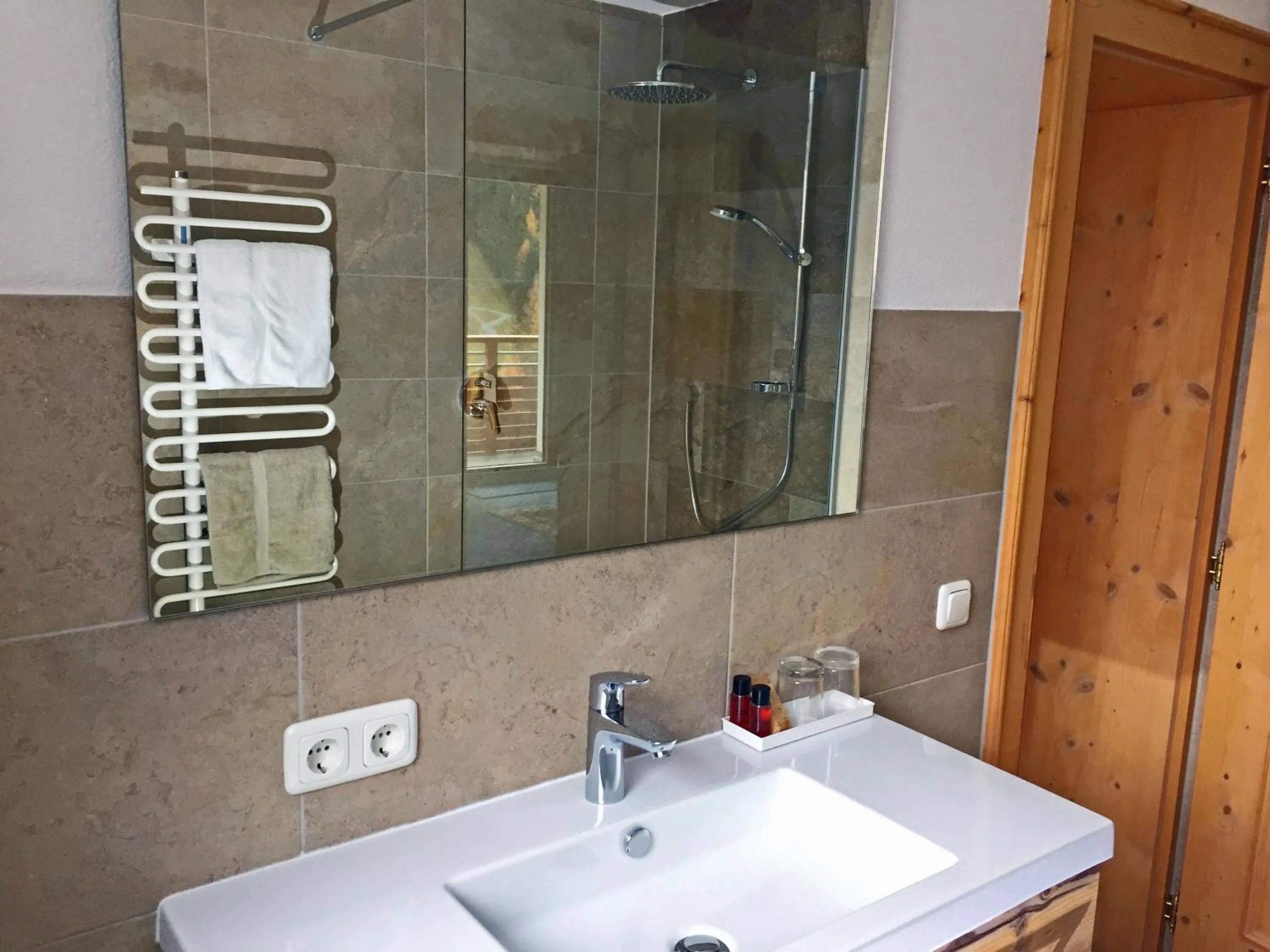 Bathroom in Alkira