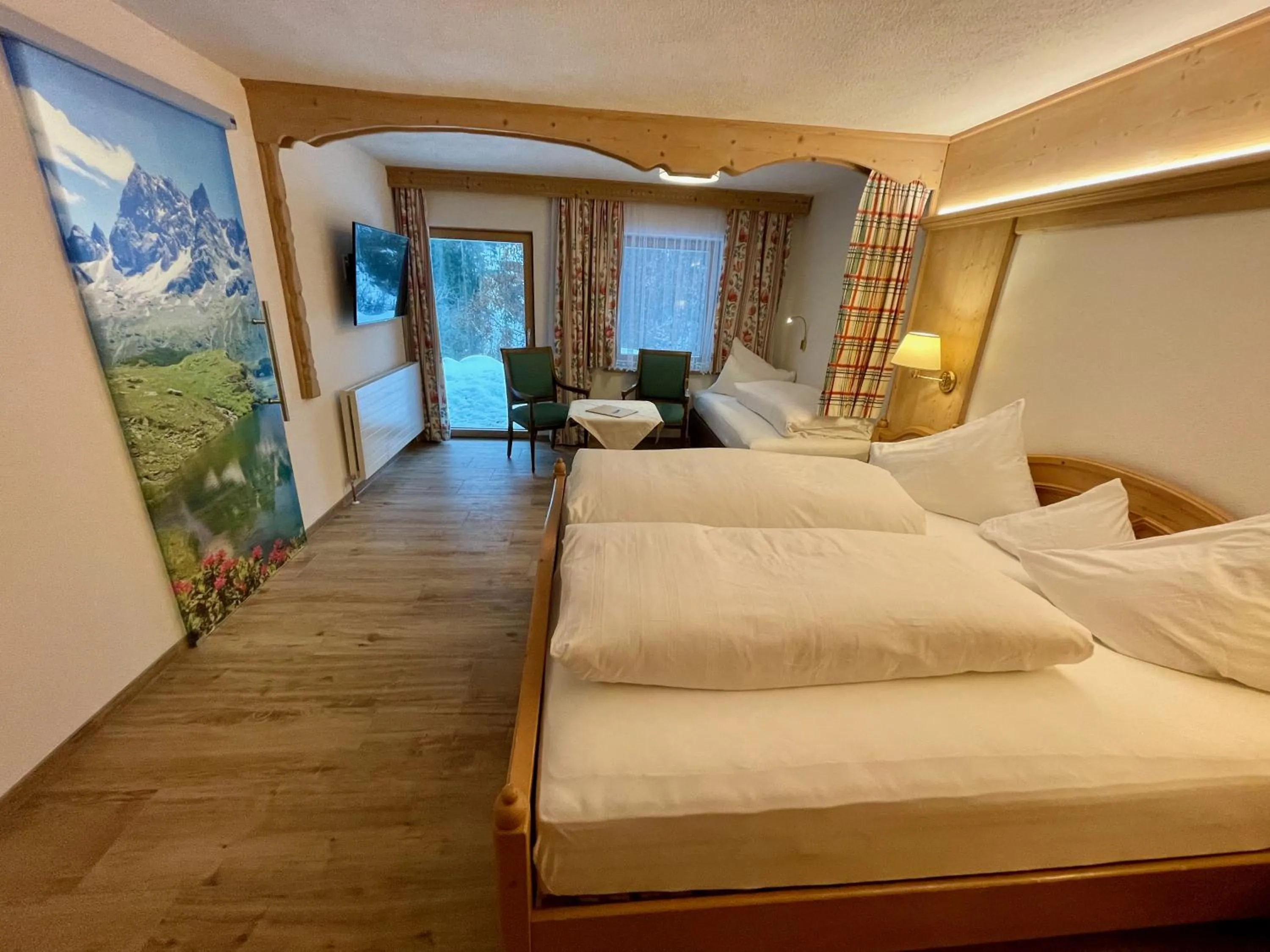 Photo of the whole room, Bed in Alkira