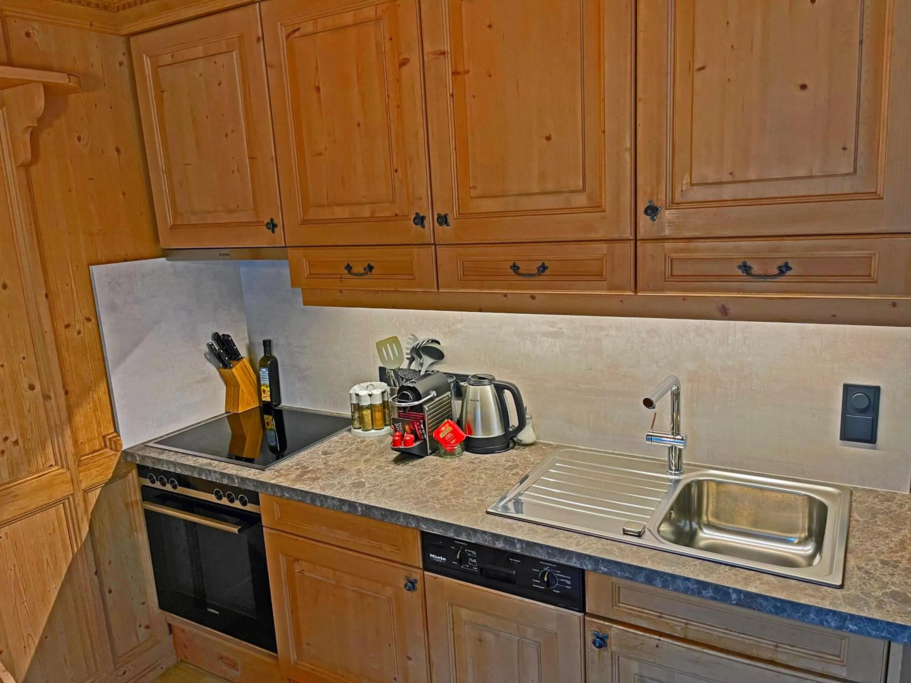 kitchen in Alkira
