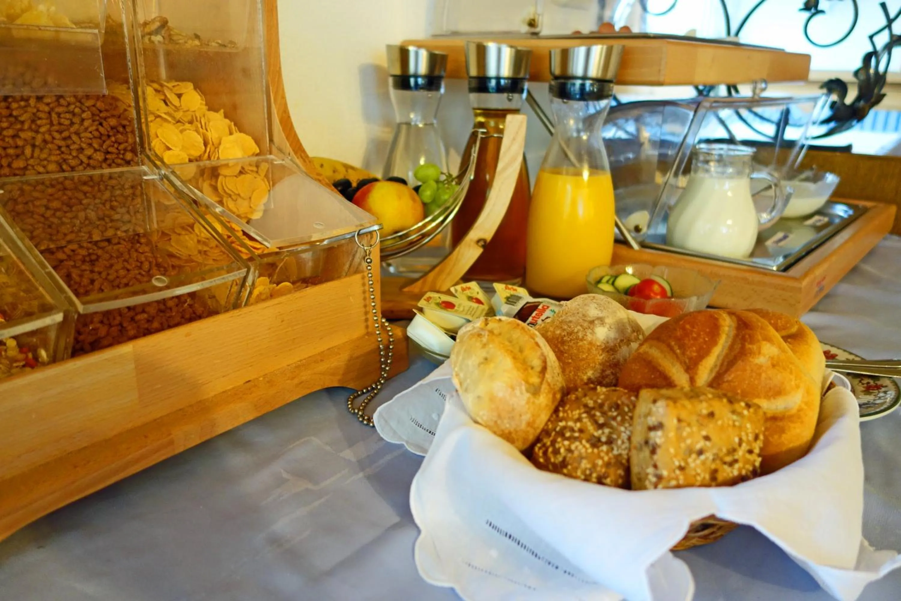 Breakfast in Alkira