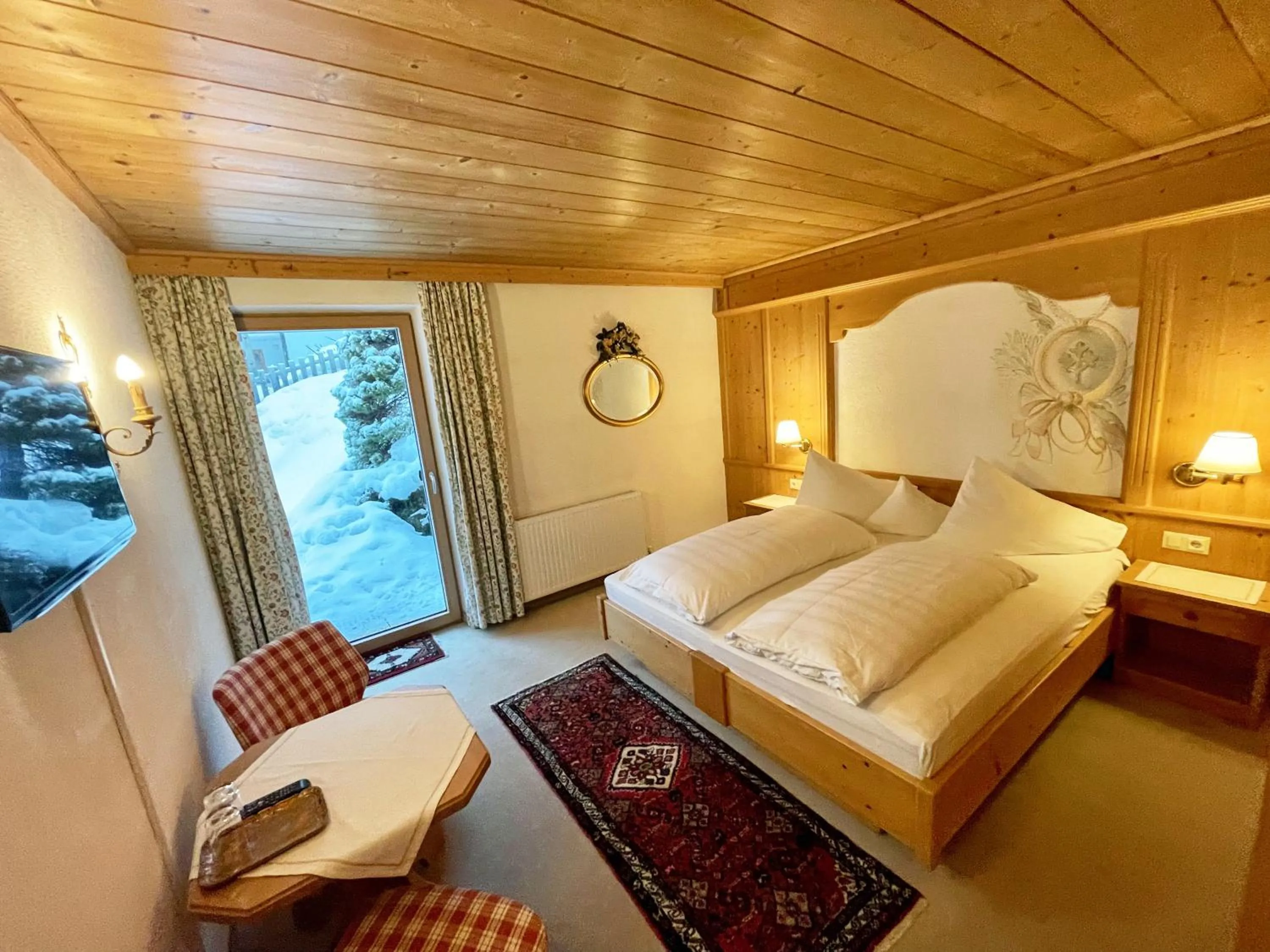 Bedroom, Bed in Alkira