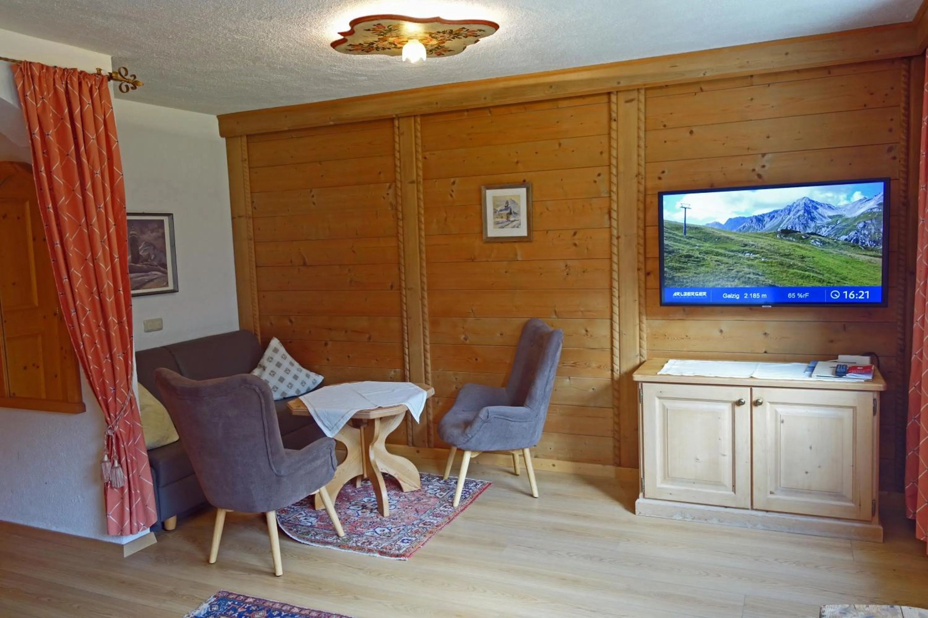 Seating area in Alkira