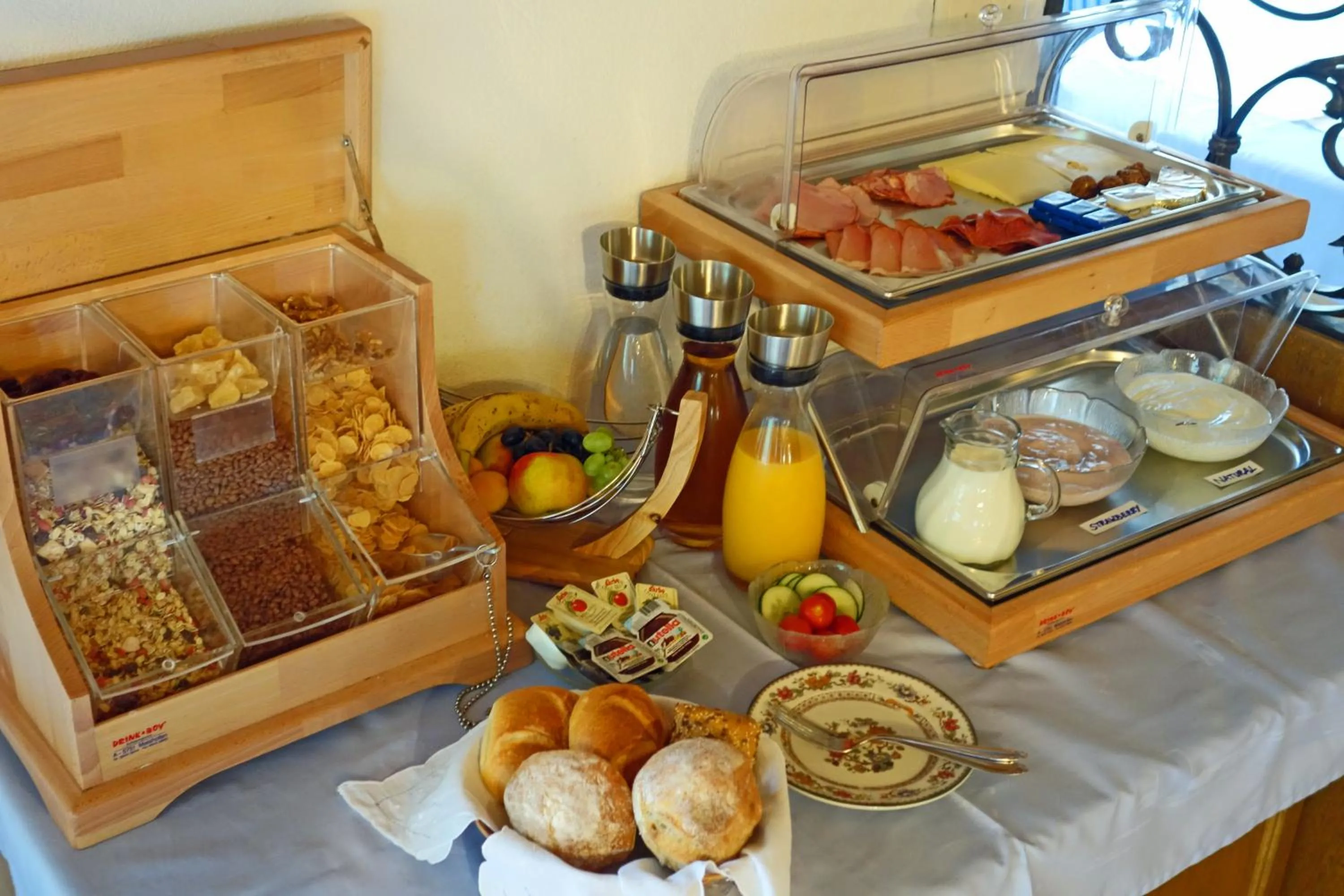Breakfast in Alkira