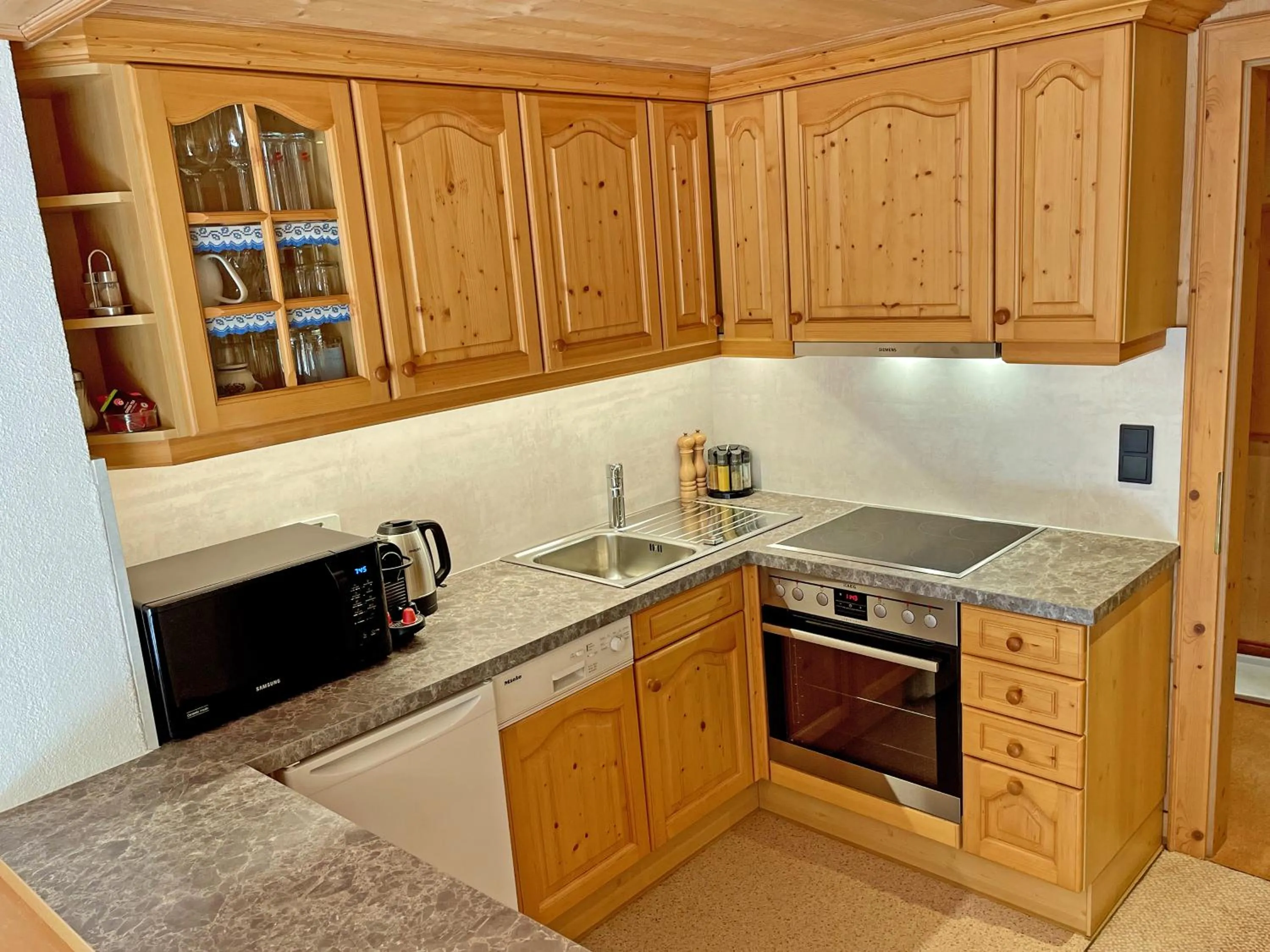 kitchen in Alkira
