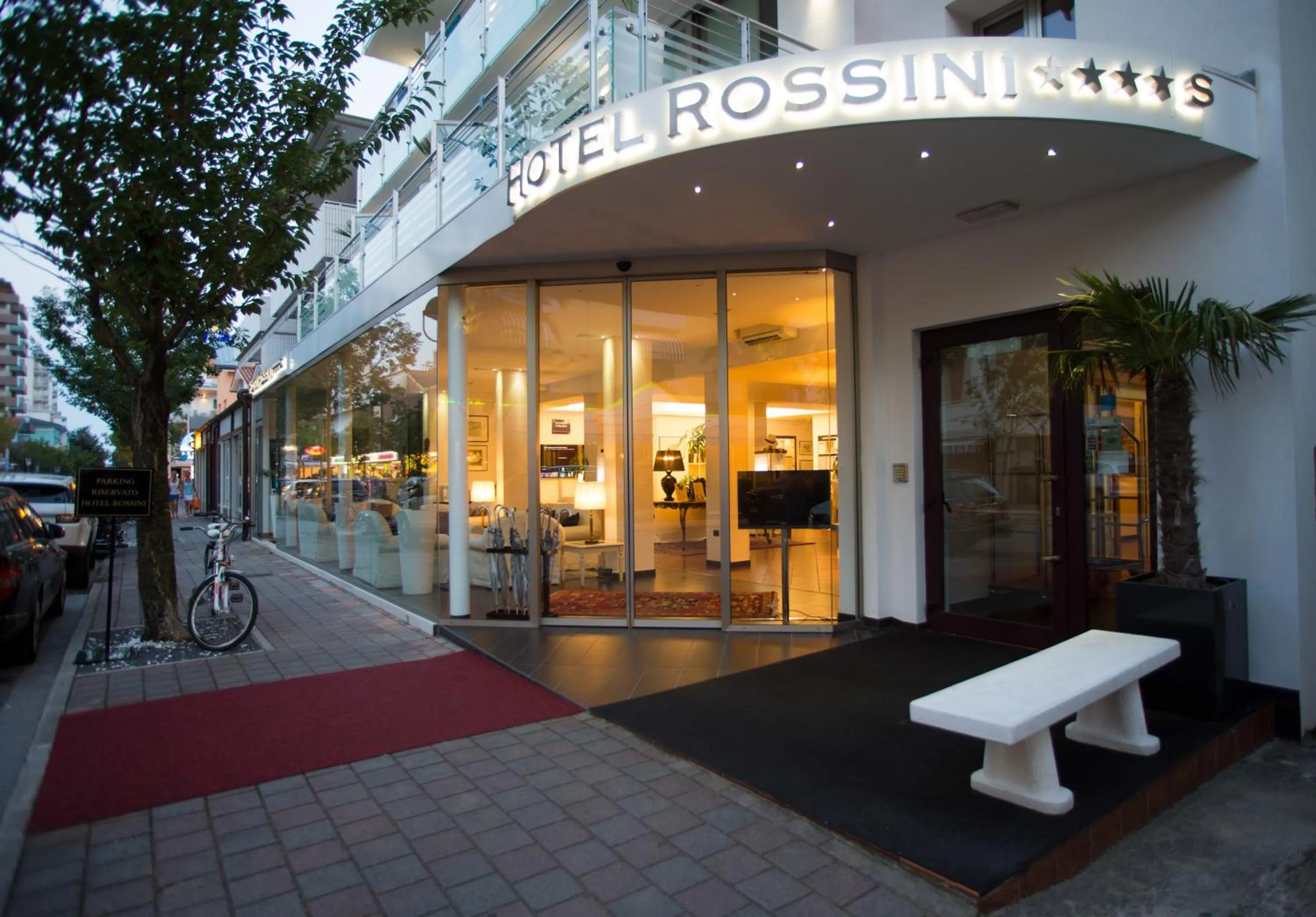 Facade/entrance in Hotel Rossini 4S