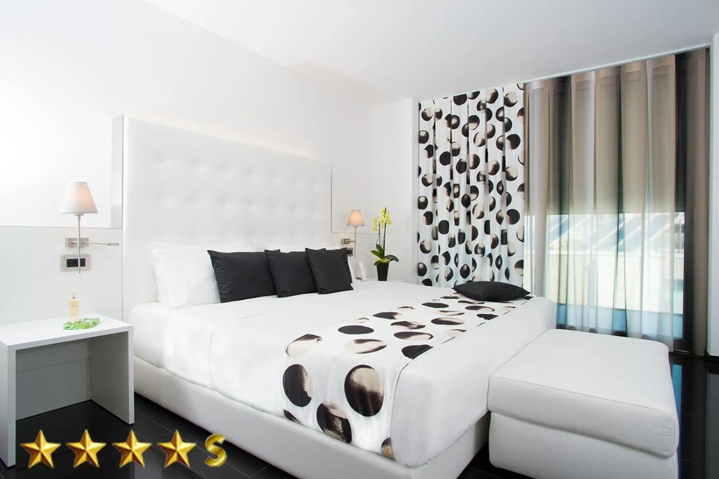 Bed in Hotel Rossini 4S