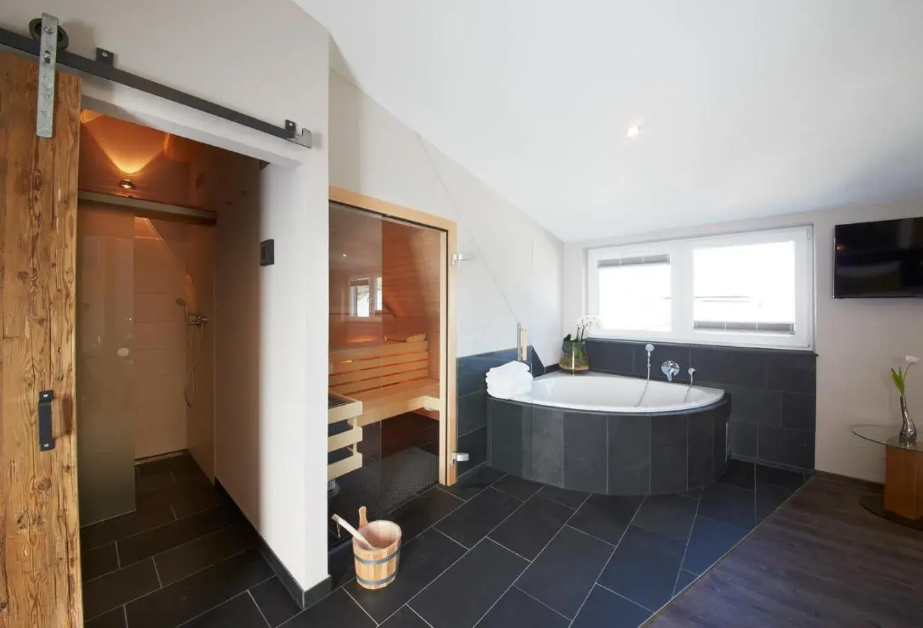 Deluxe Double Room With Sauna and Spa Bath in Hotel Reiler Hof Deluxe Double Room With Sauna and Spa Bath in Hotel Reiler Hof