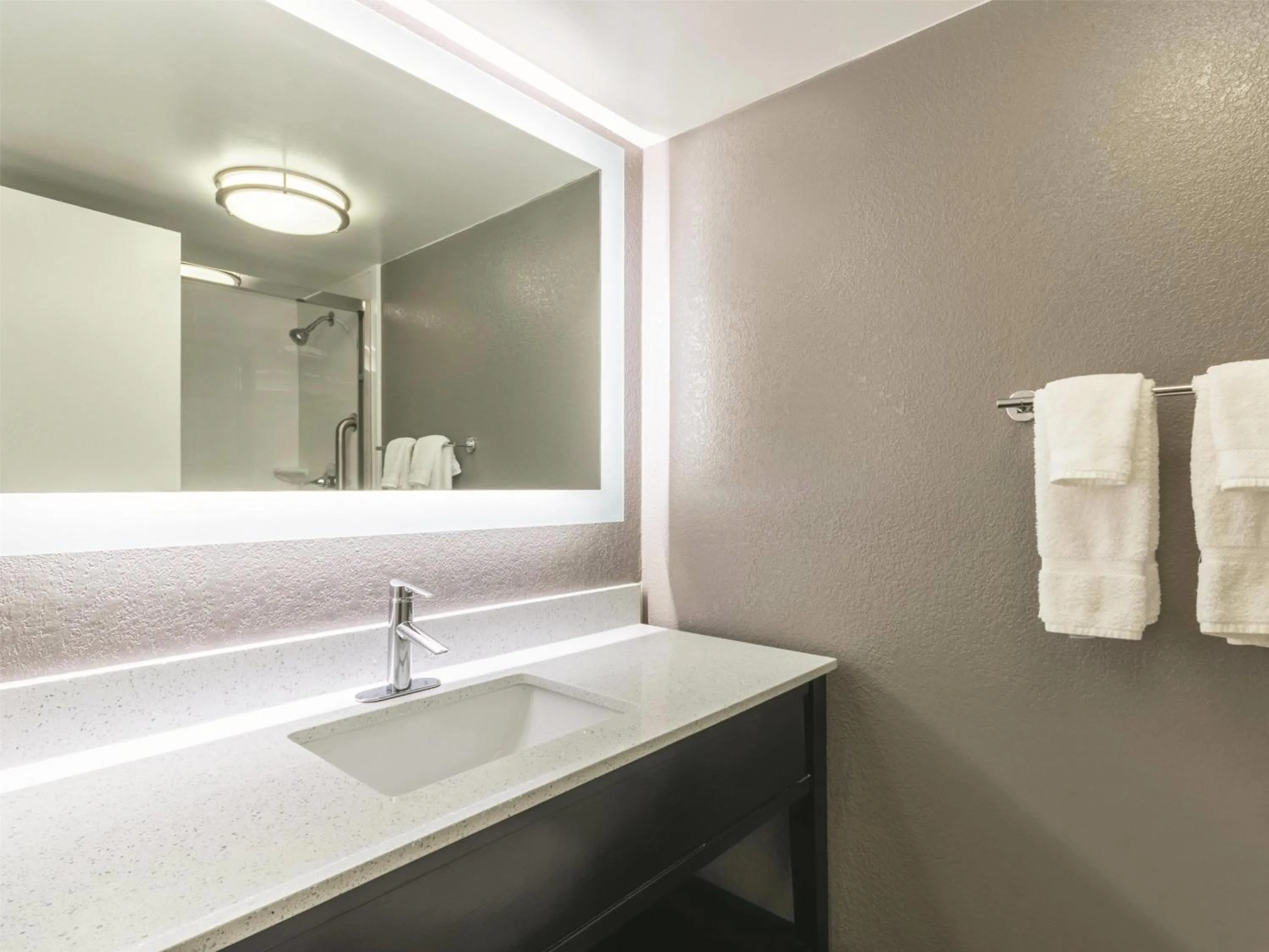 Bathroom in La Quinta by Wyndham Virginia Beach