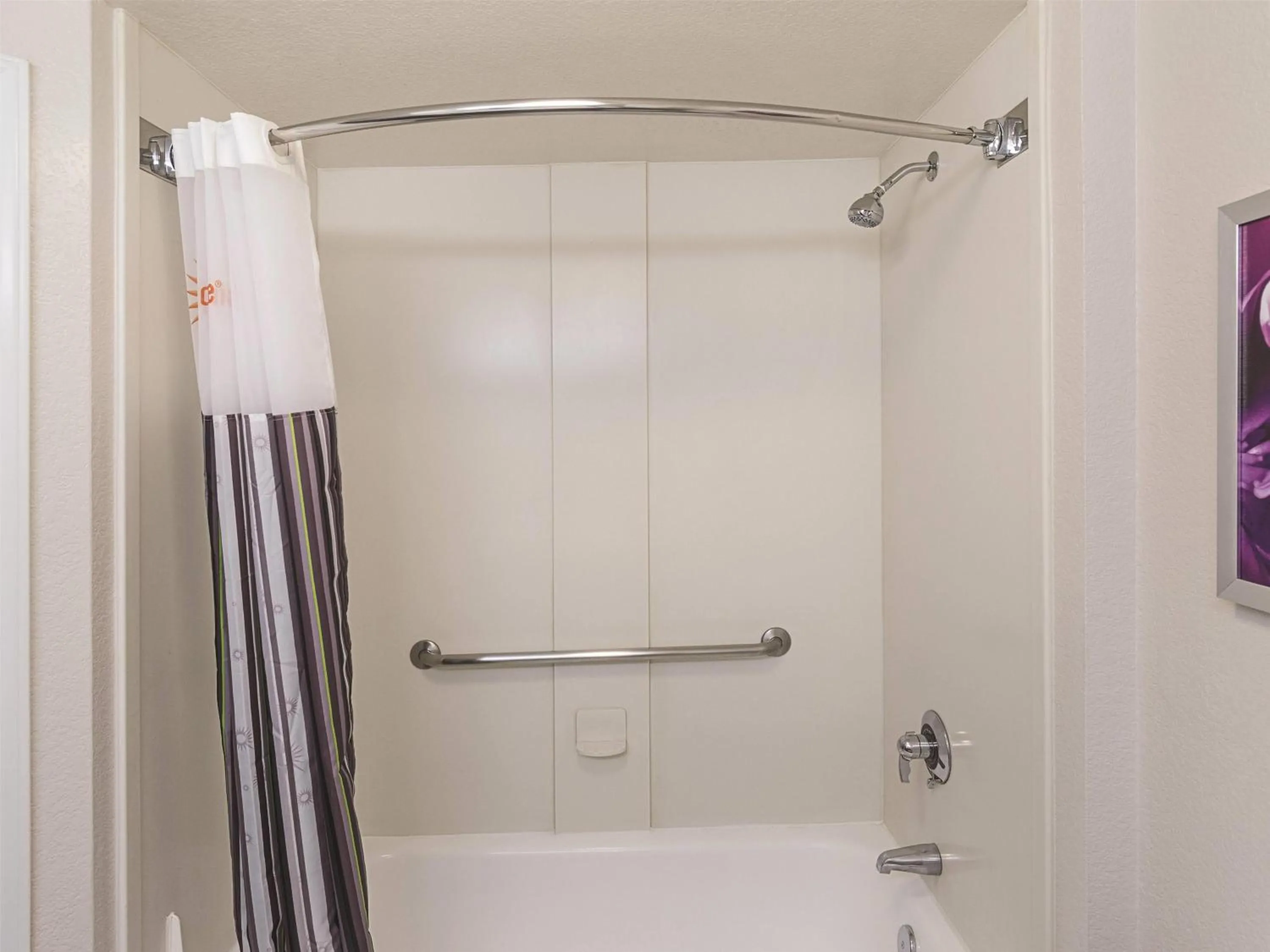 Bathroom in La Quinta by Wyndham Virginia Beach