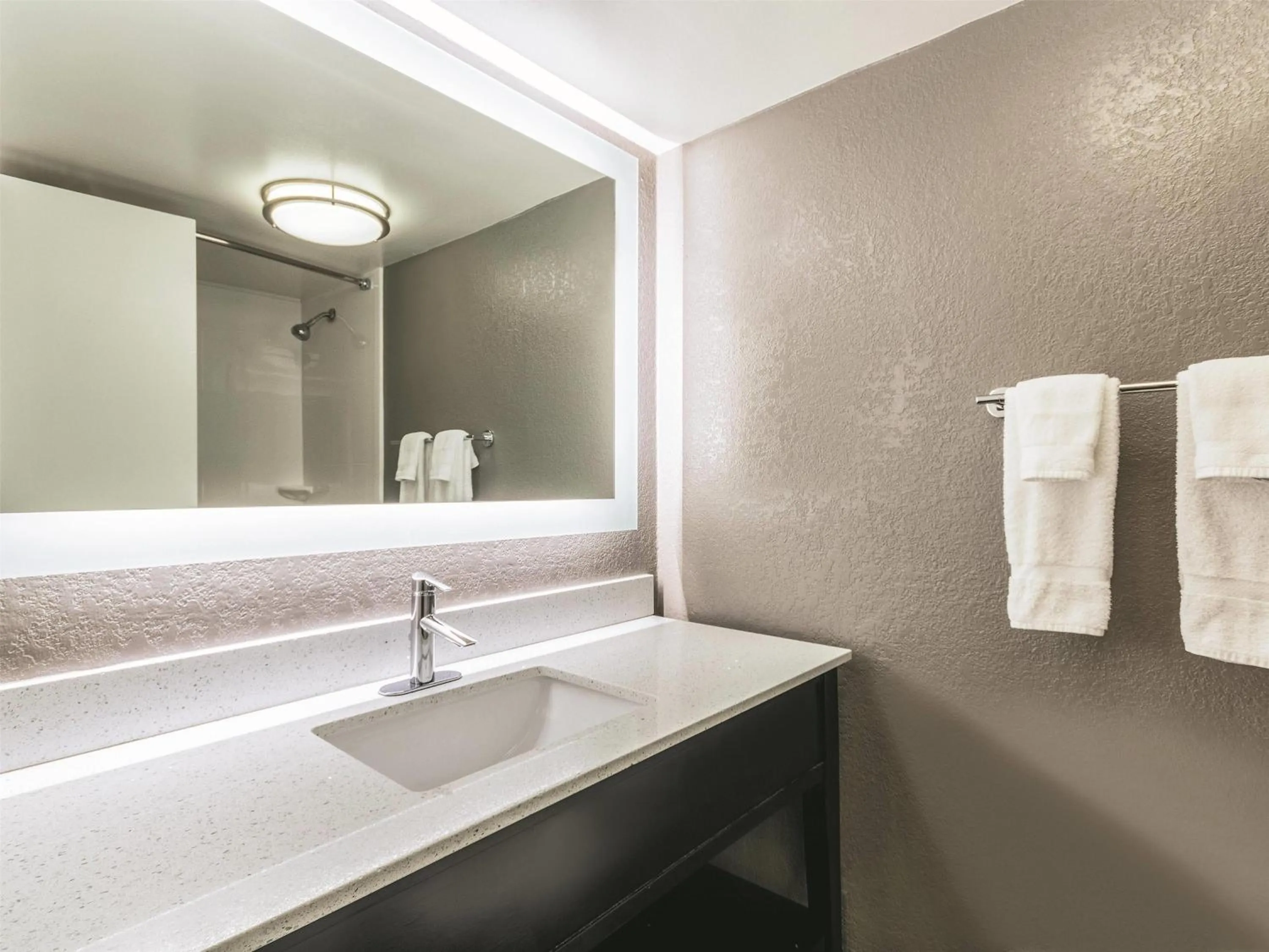 Bathroom in La Quinta by Wyndham Virginia Beach
