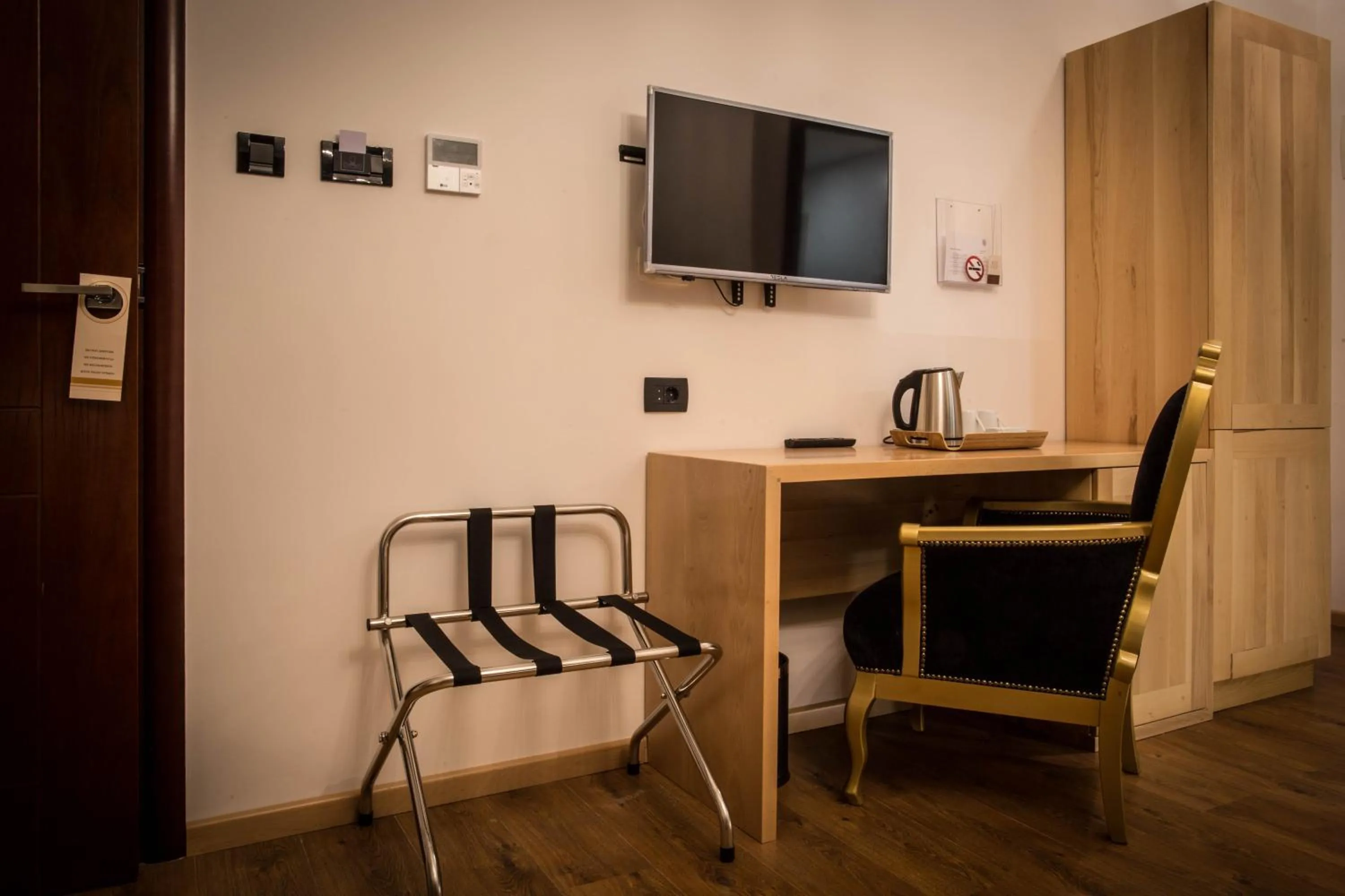 TV and multimedia in GARNI HOTEL ATRIUM