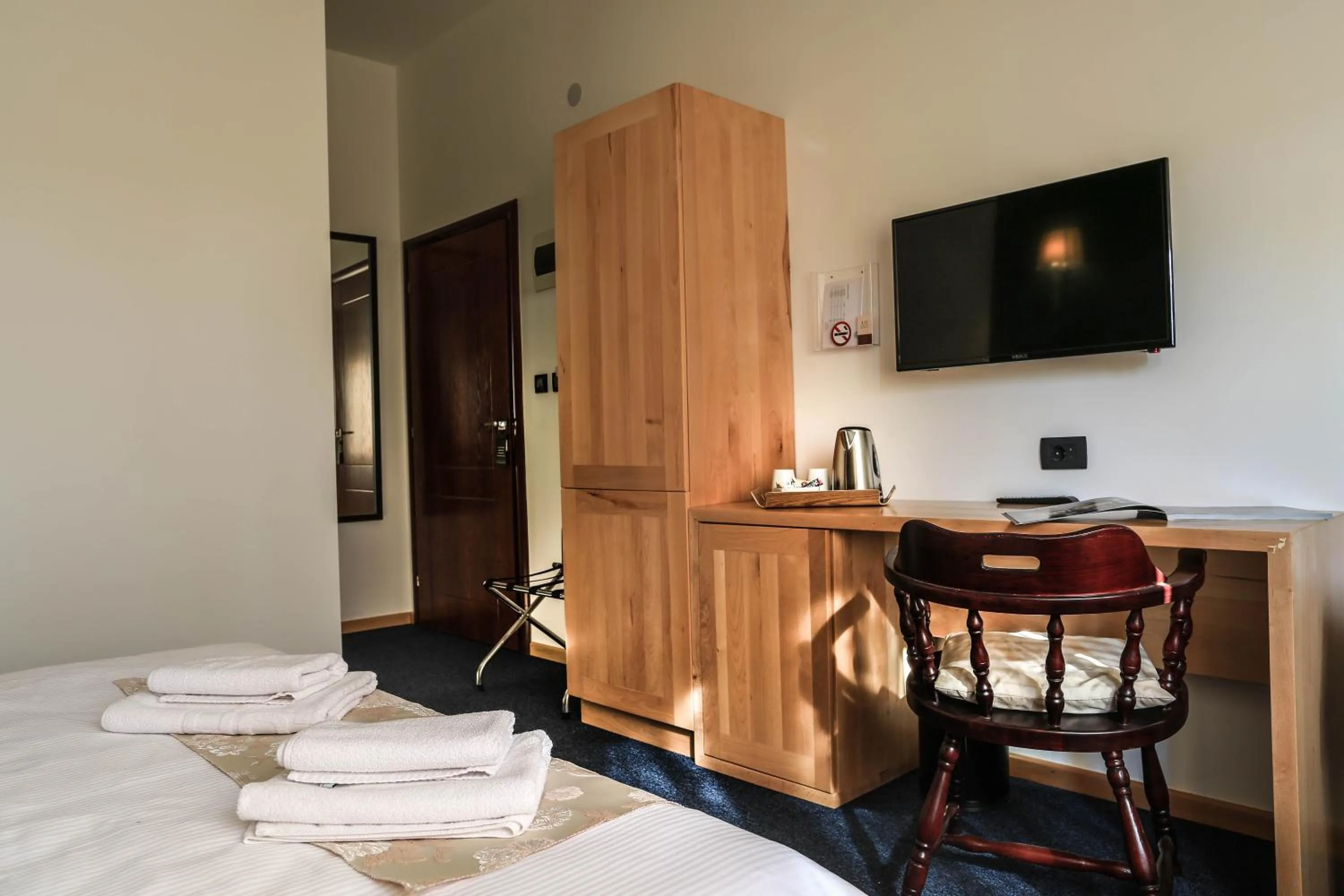 TV and multimedia, Bed in GARNI HOTEL ATRIUM