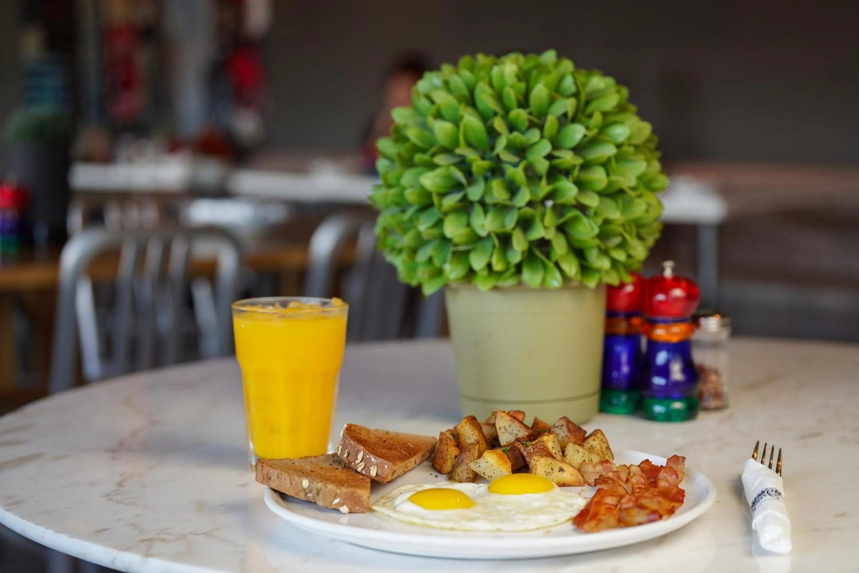 Restaurant/places to eat in The Locale Hotel Grand Cayman