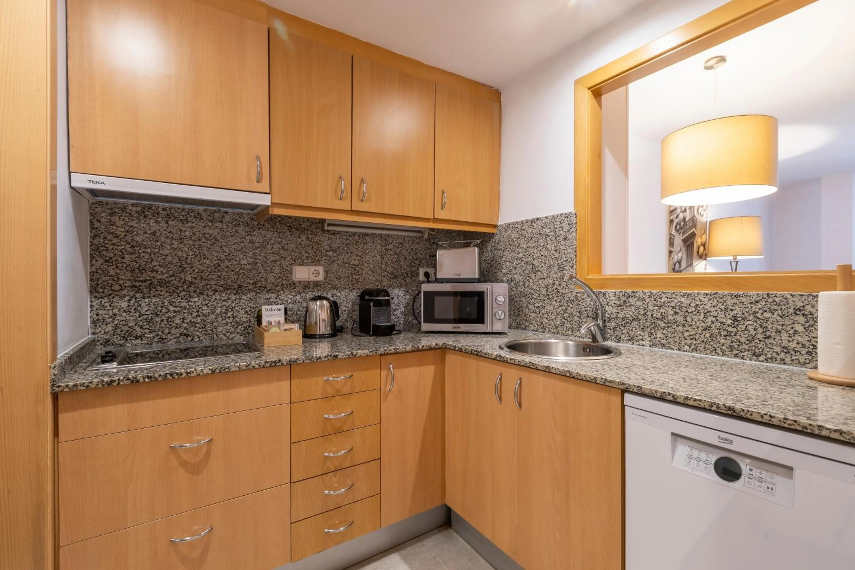 Kitchen or kitchenette in Aspasios Plaza Real Apartments