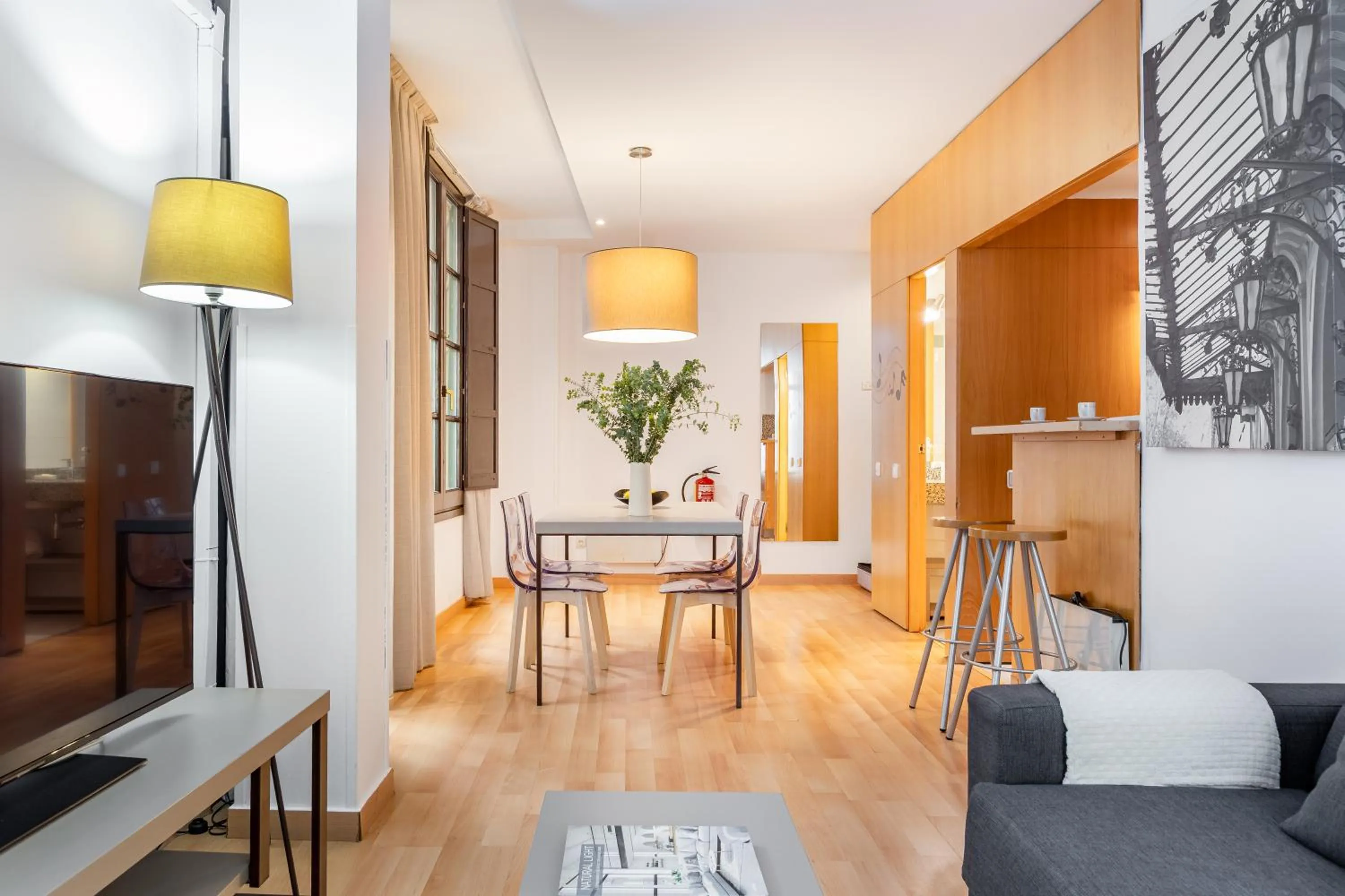 Dining area in Aspasios Plaza Real Apartments