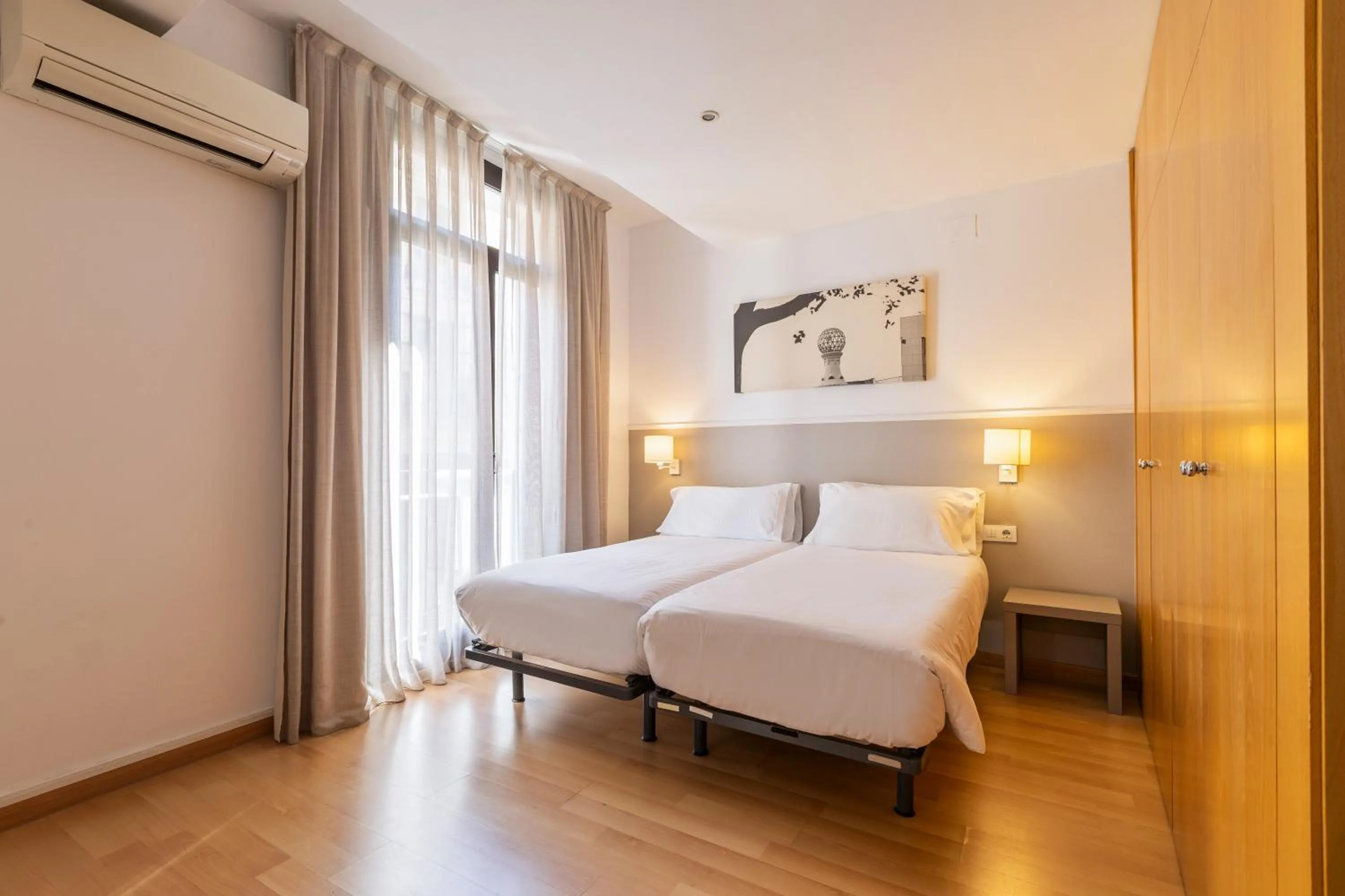 Bedroom, Bed in Aspasios Plaza Real Apartments