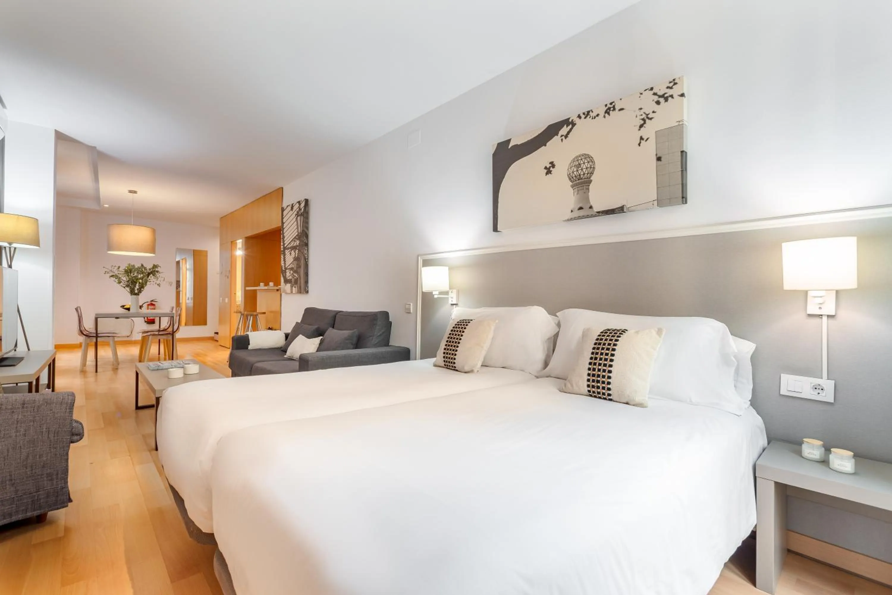 Bedroom, Bed in Aspasios Plaza Real Apartments