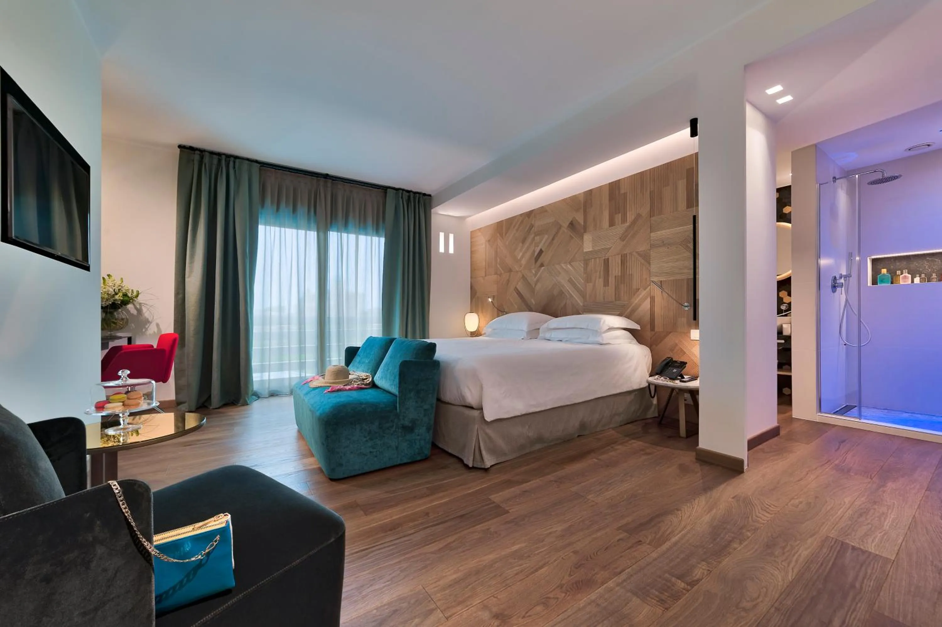 TV and multimedia, Bed in Esplanade Tergesteo - Luxury Retreat