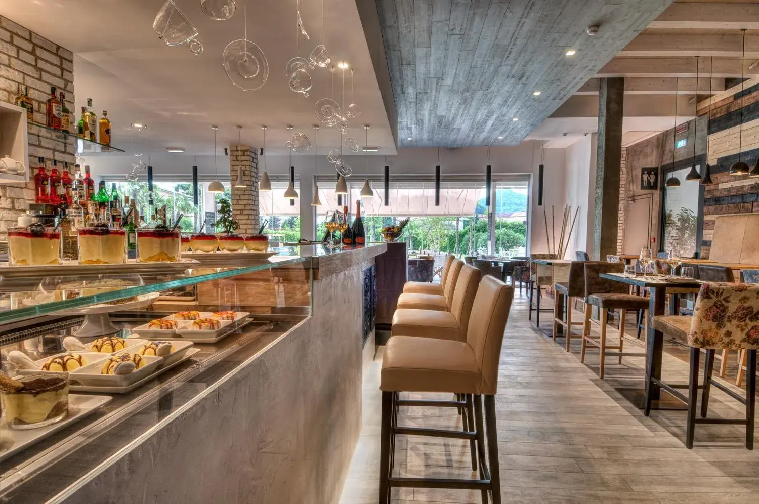 Restaurant/places to eat in Esplanade Tergesteo - Luxury Retreat Restaurant/places to eat in Esplanade Tergesteo - Luxury Retreat