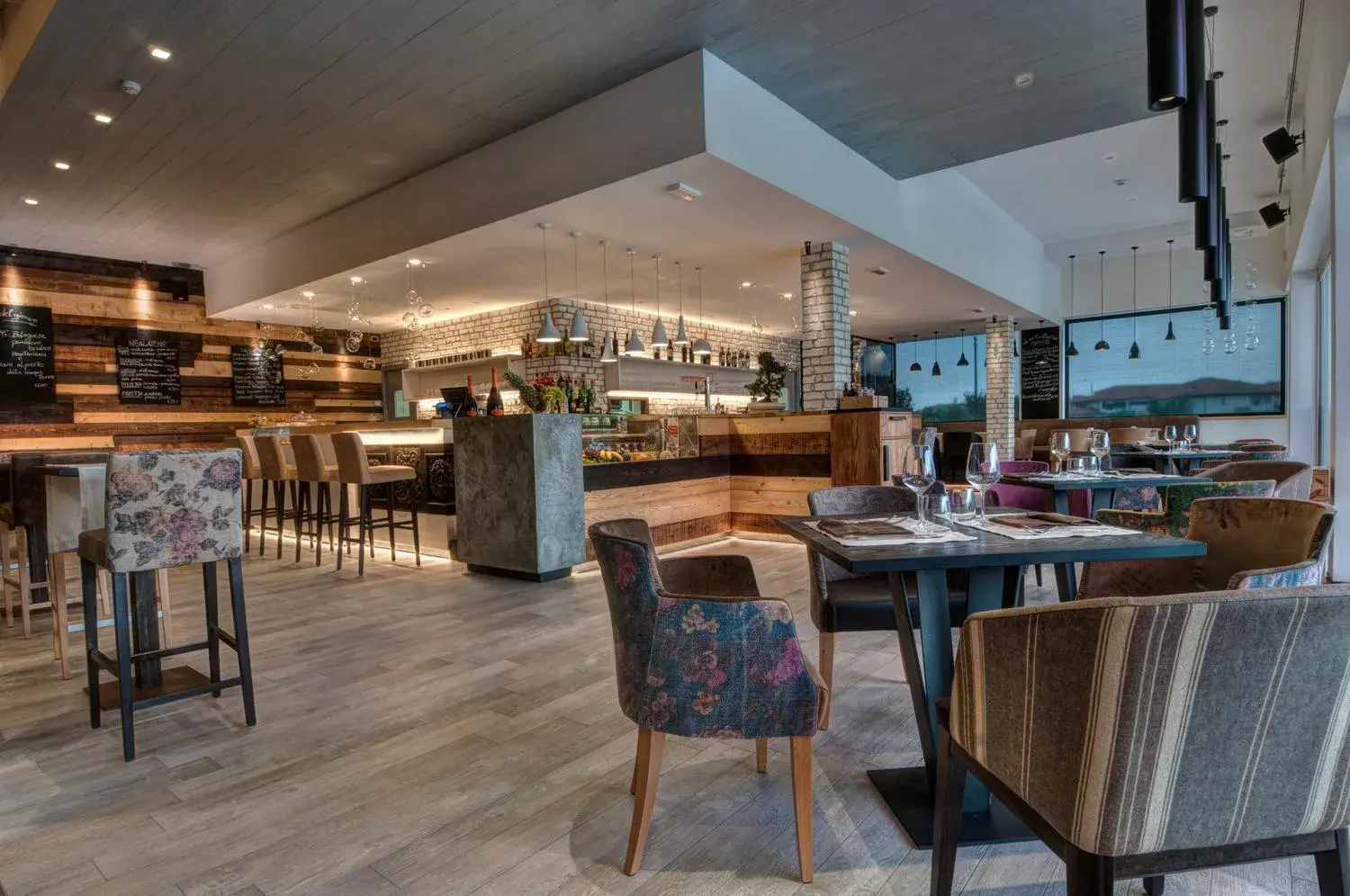 Restaurant/places to eat in Esplanade Tergesteo - Luxury Retreat Restaurant/places to eat in Esplanade Tergesteo - Luxury Retreat