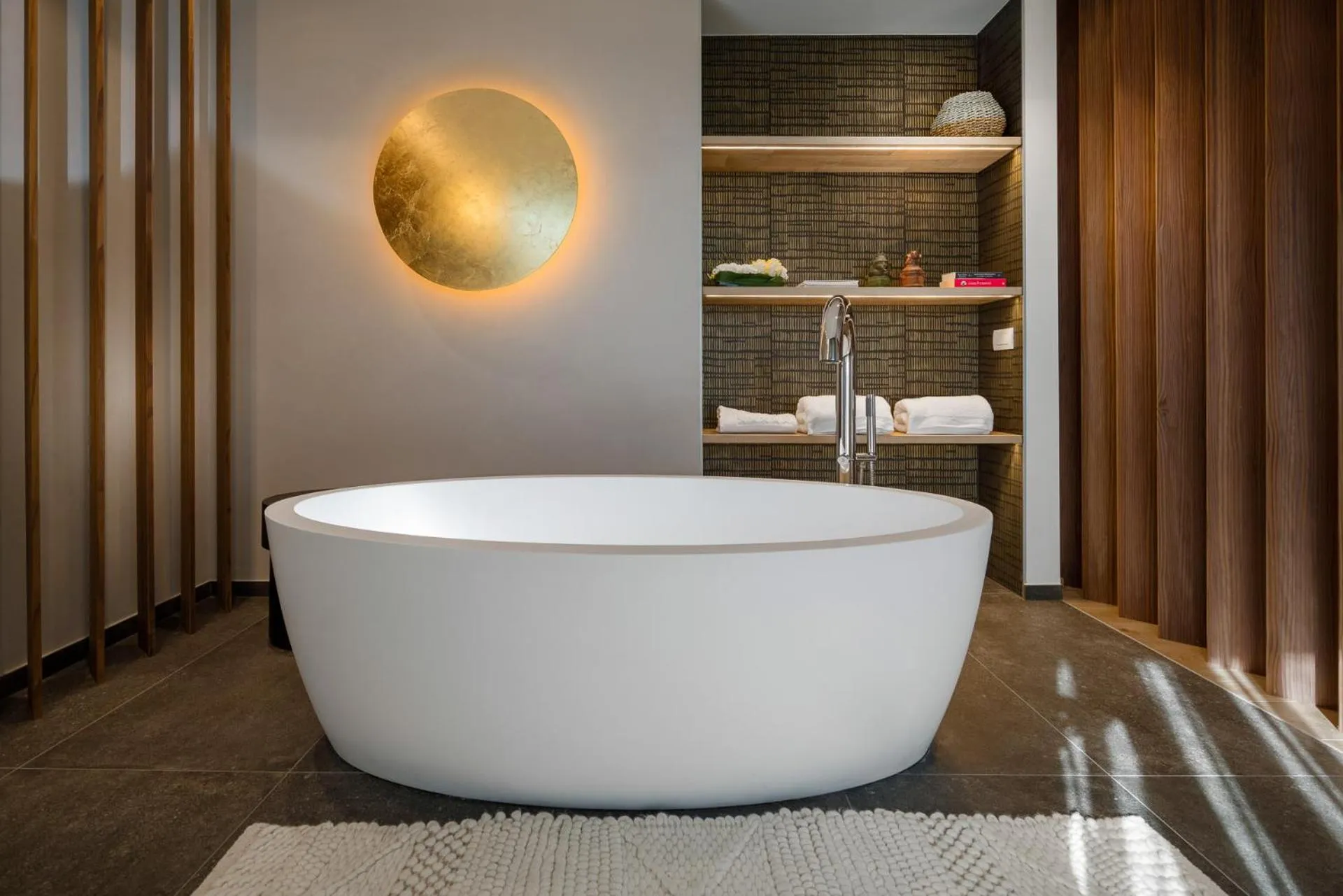 Bath in Esplanade Tergesteo - Luxury Retreat