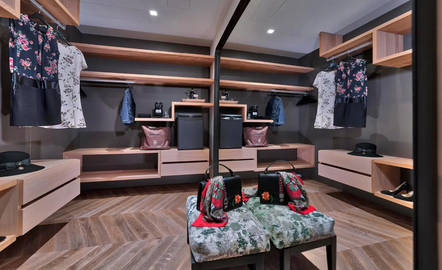 wardrobe in Esplanade Tergesteo - Luxury Retreat