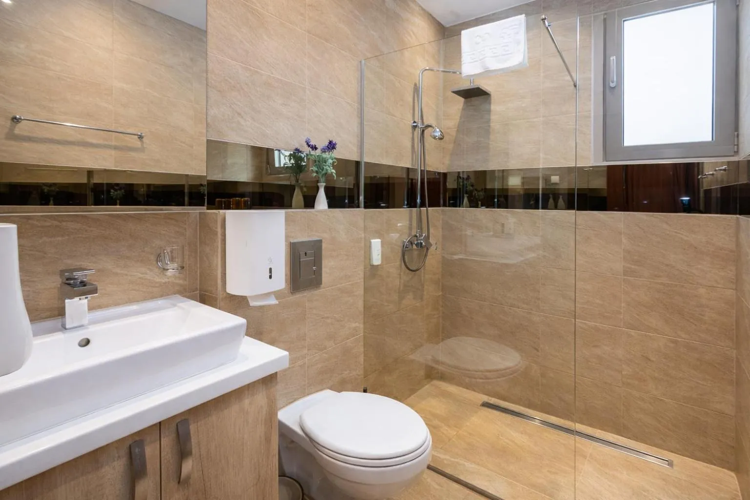 Shower in Hotel Butua Residence