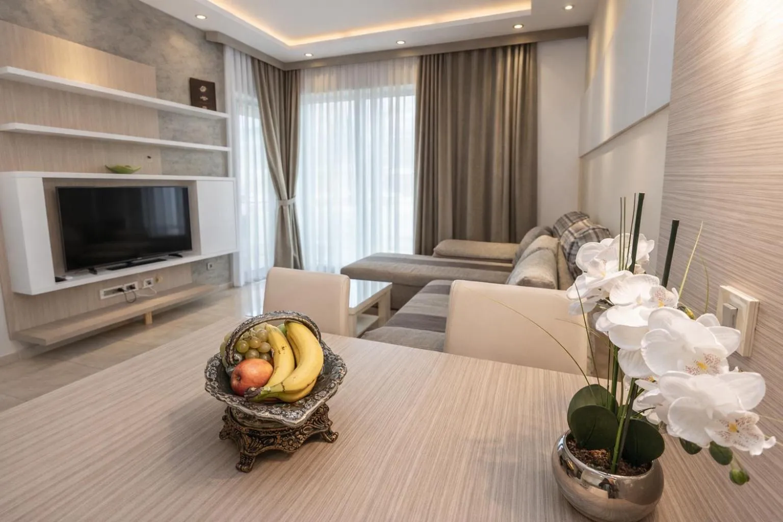 TV and multimedia in Hotel Butua Residence