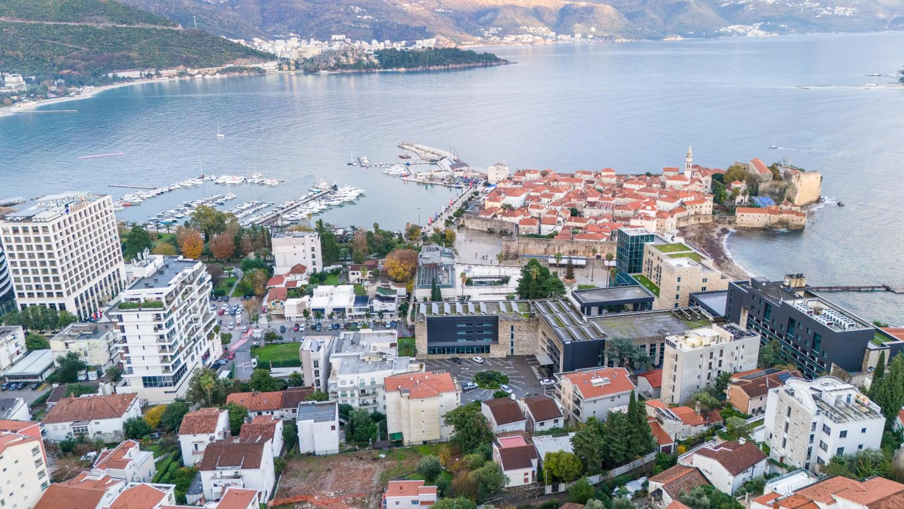 Property building in Hotel Butua Residence