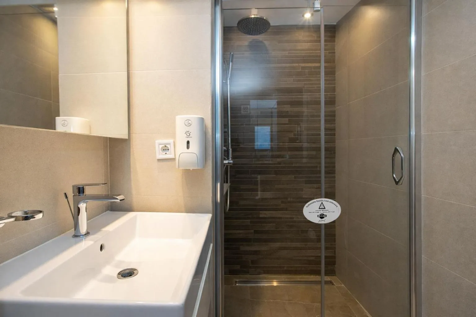 Shower in Hotel Butua Residence