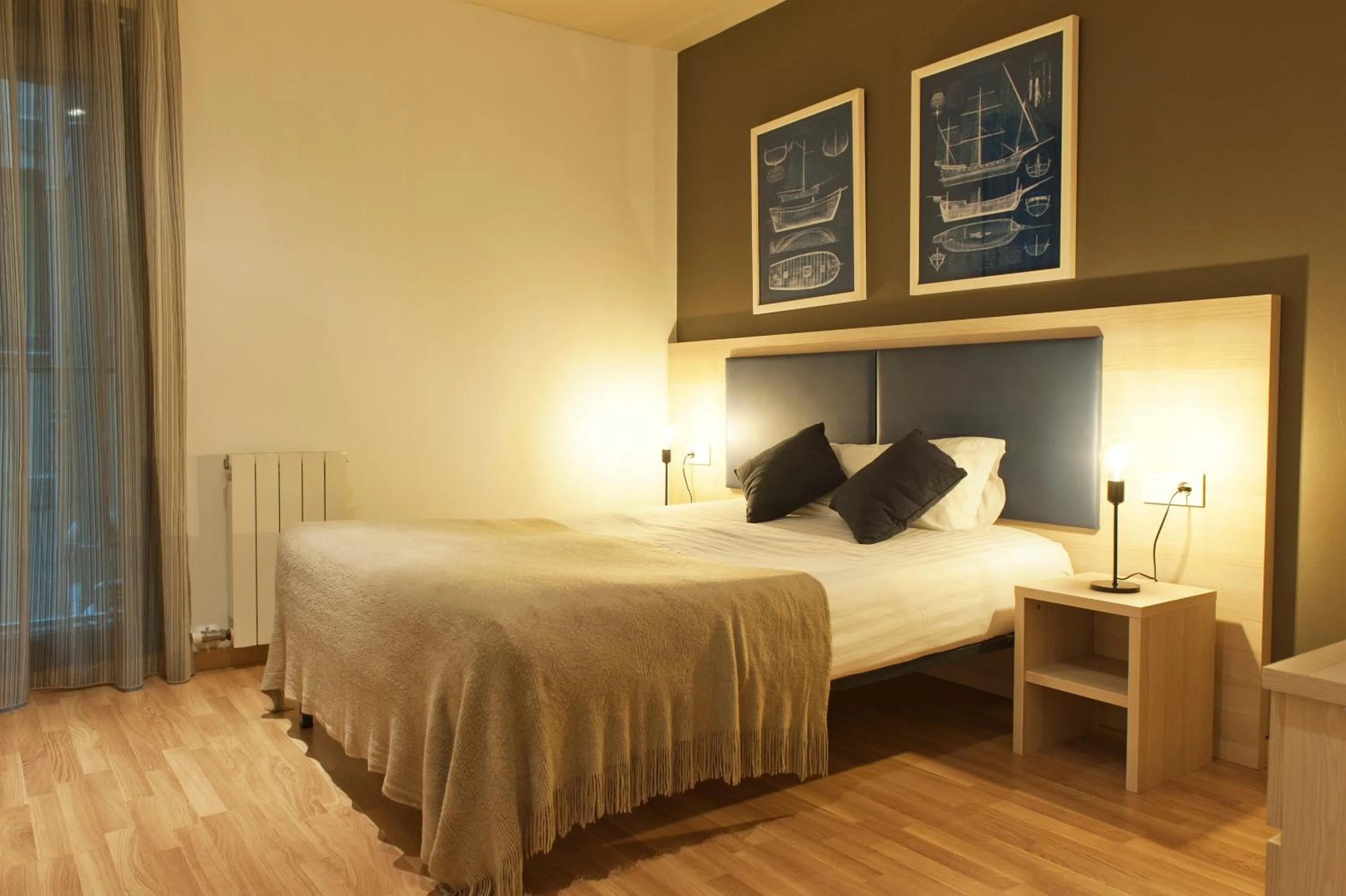 Bedroom, Bed in MH Apartments Ramblas