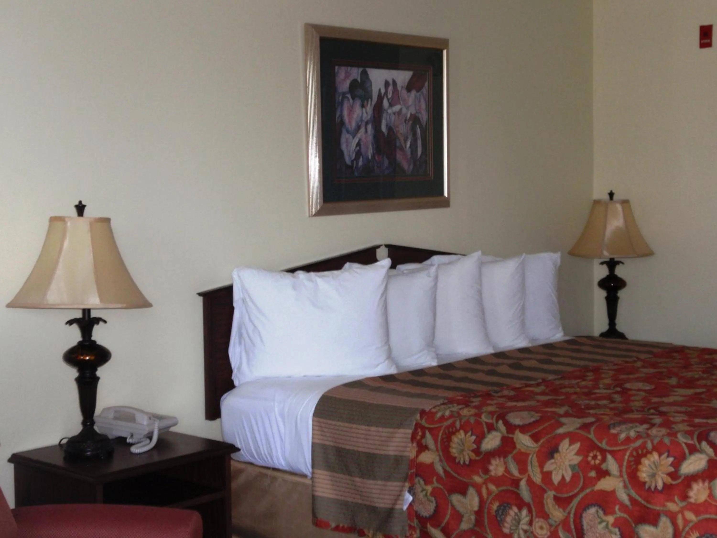 Bed in Jameson Inn - Perry