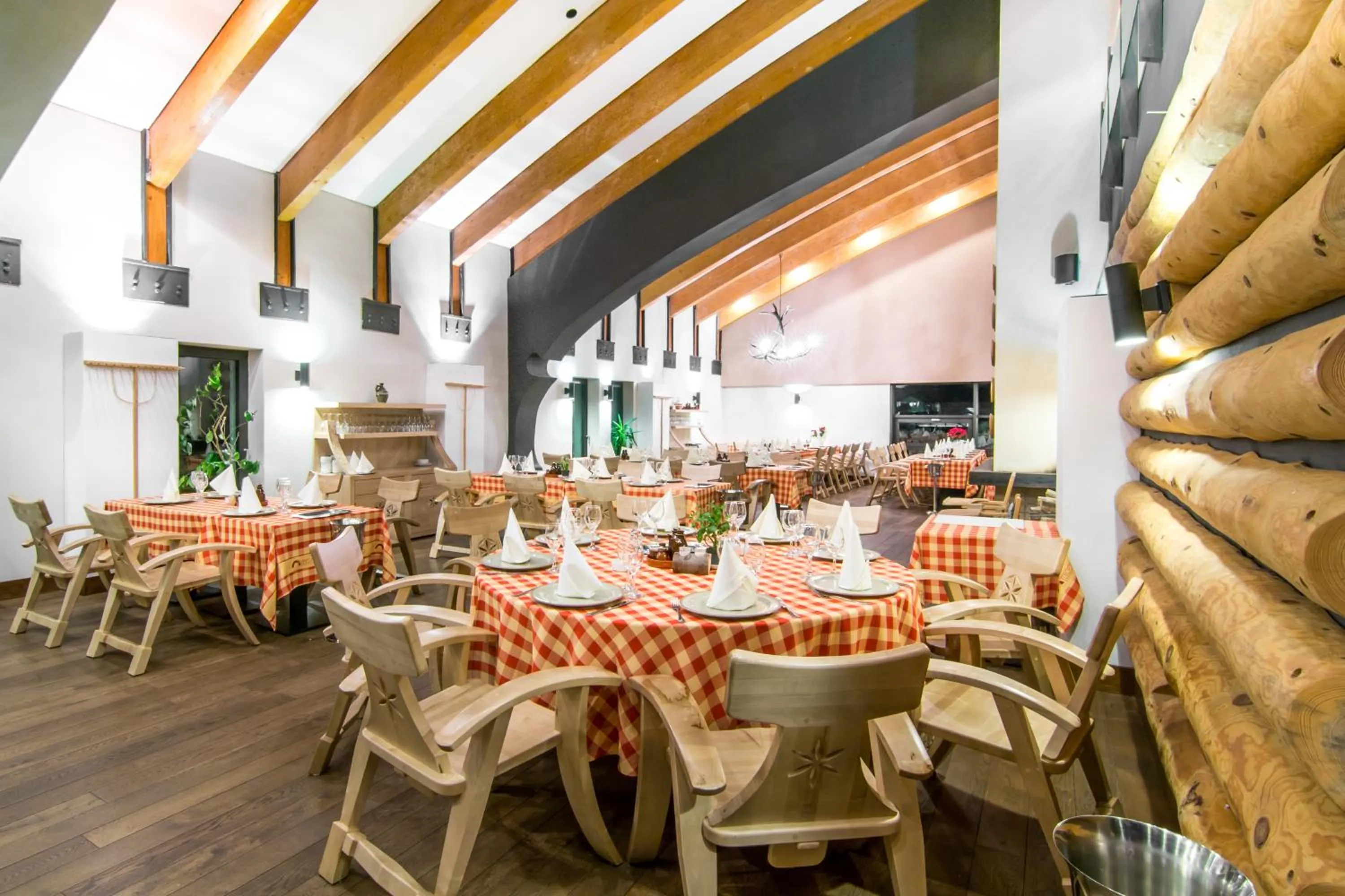 Restaurant/places to eat in Hotel Orizont