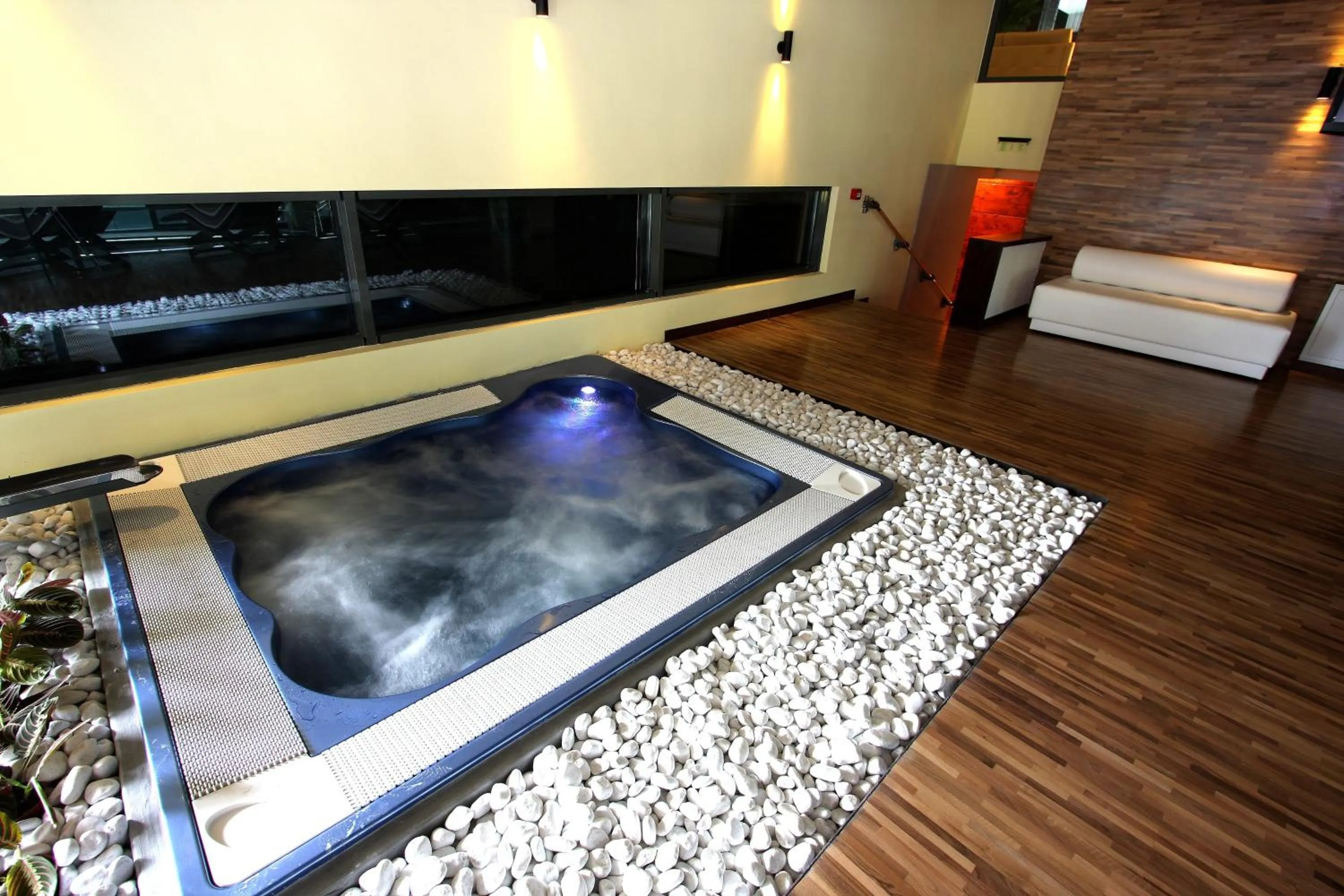 Hot Tub in Hotel Orizont