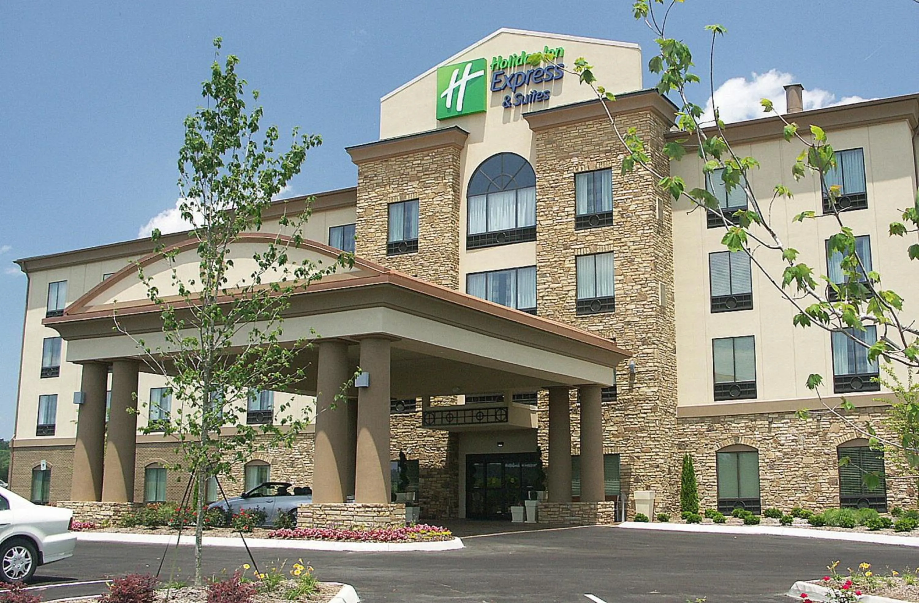 Property building in Holiday Inn Express & Suites - Cleveland Northwest by IHG