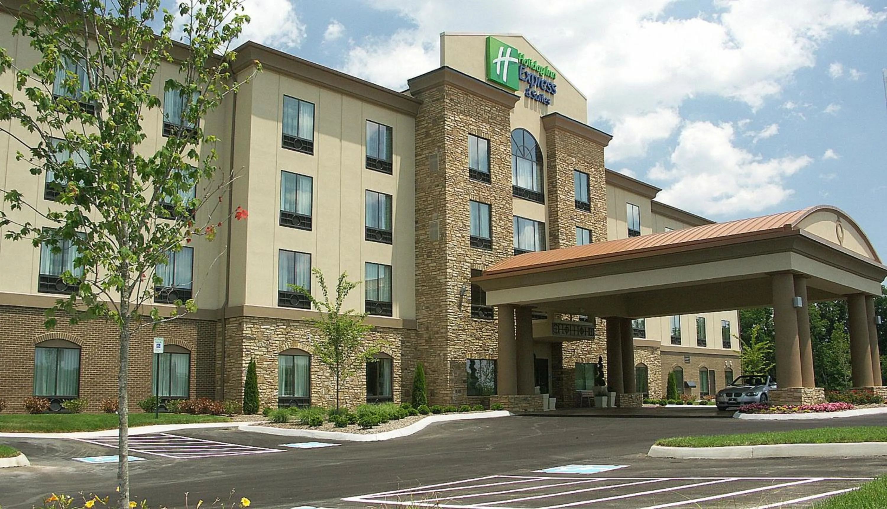 Property building in Holiday Inn Express & Suites - Cleveland Northwest by IHG