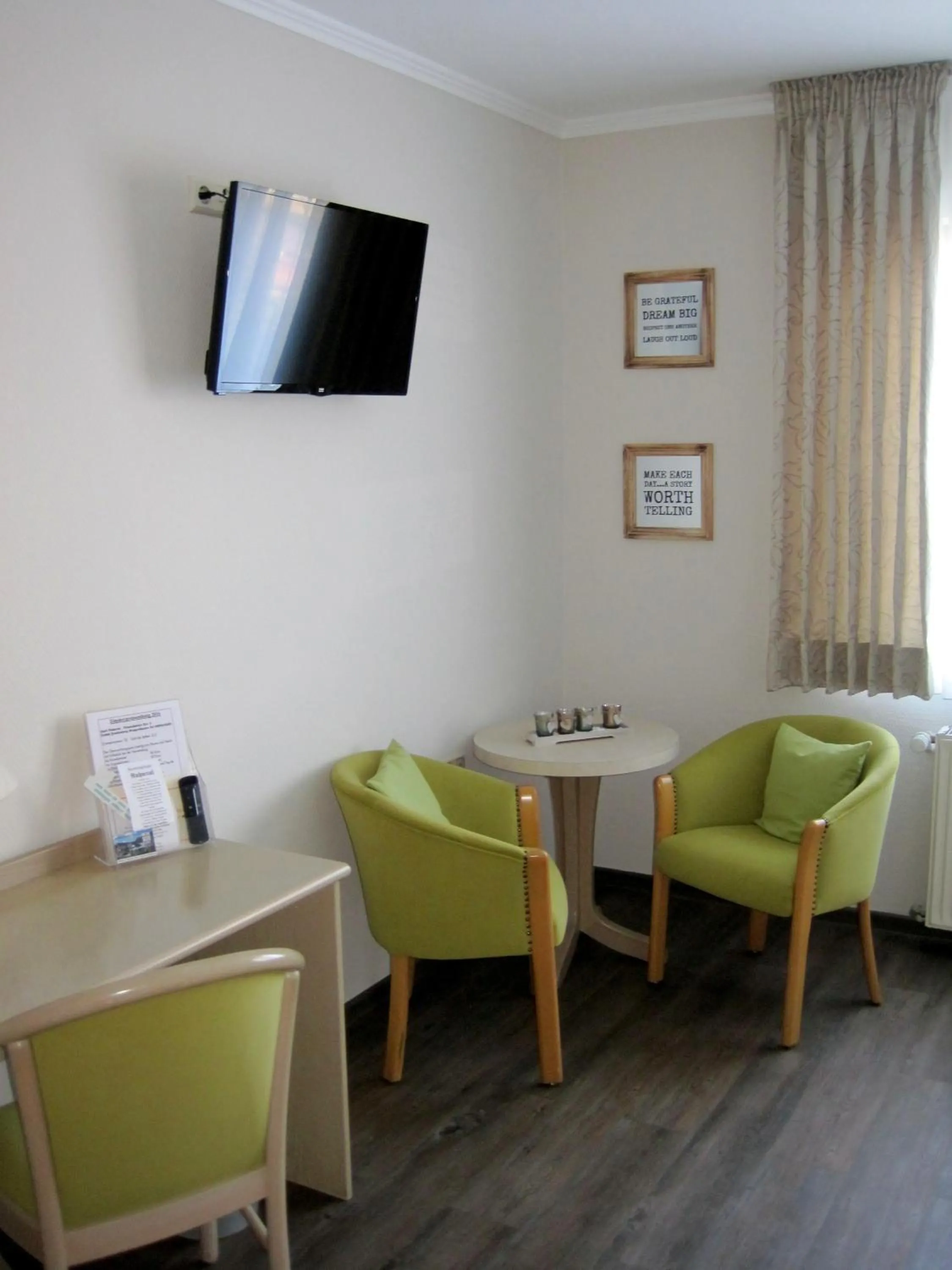 TV and multimedia in Wellness-Gasthof-Cafe Nuhnetal