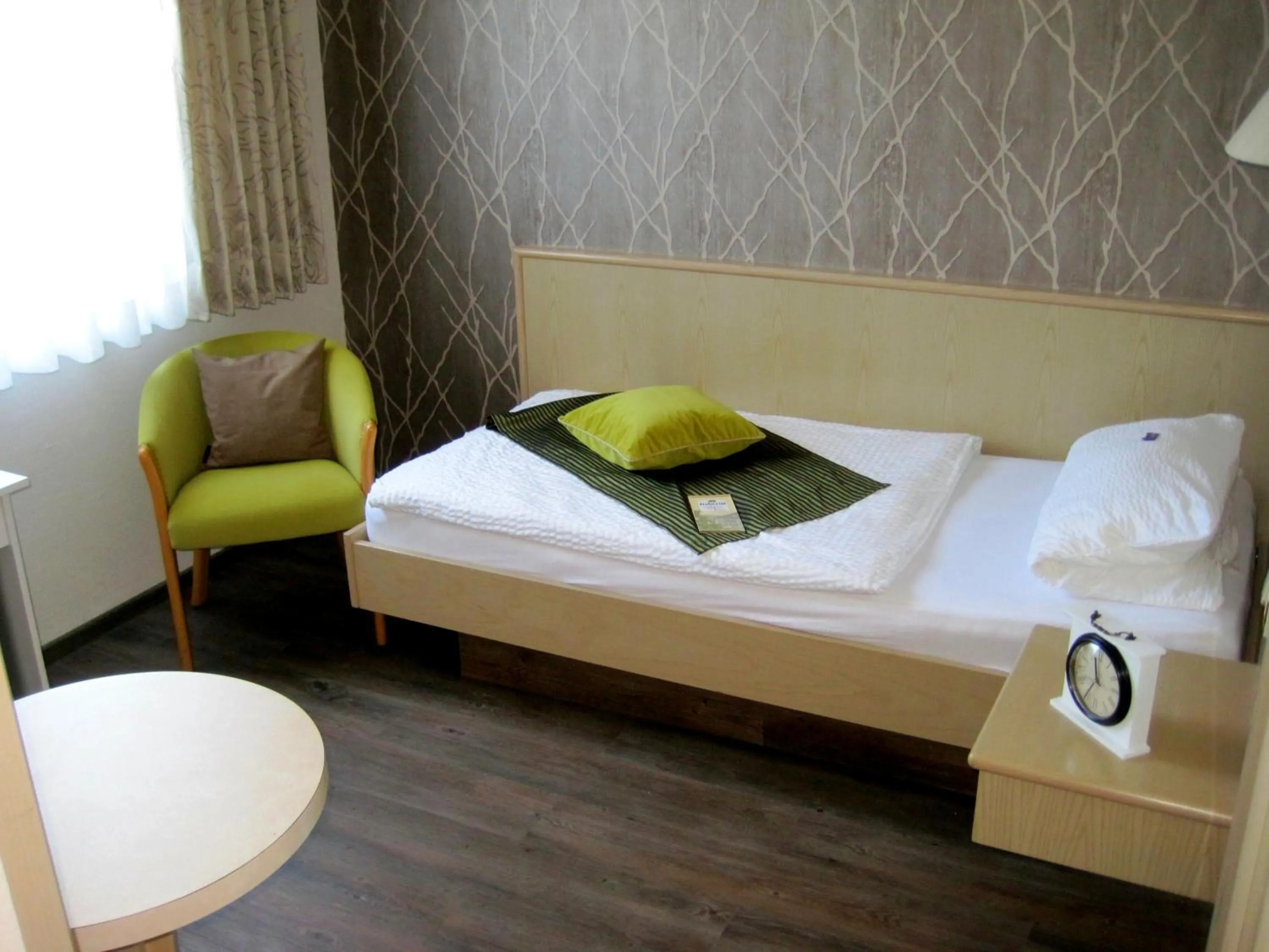Food and drinks, Bed in Wellness-Gasthof-Cafe Nuhnetal