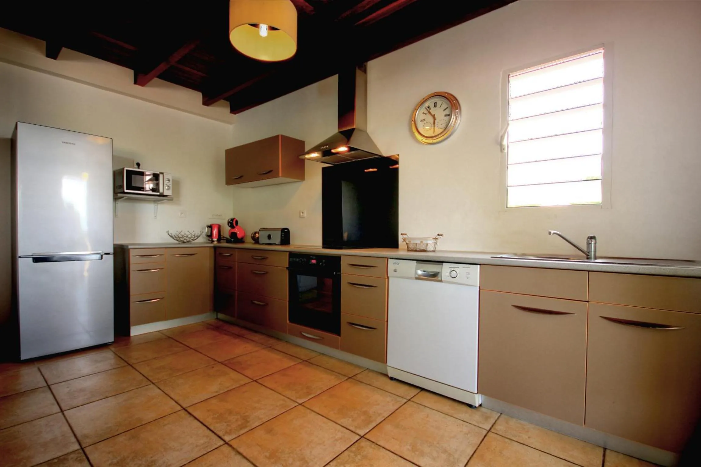 Kitchen or kitchenette in Villa avec piscine MQTI14