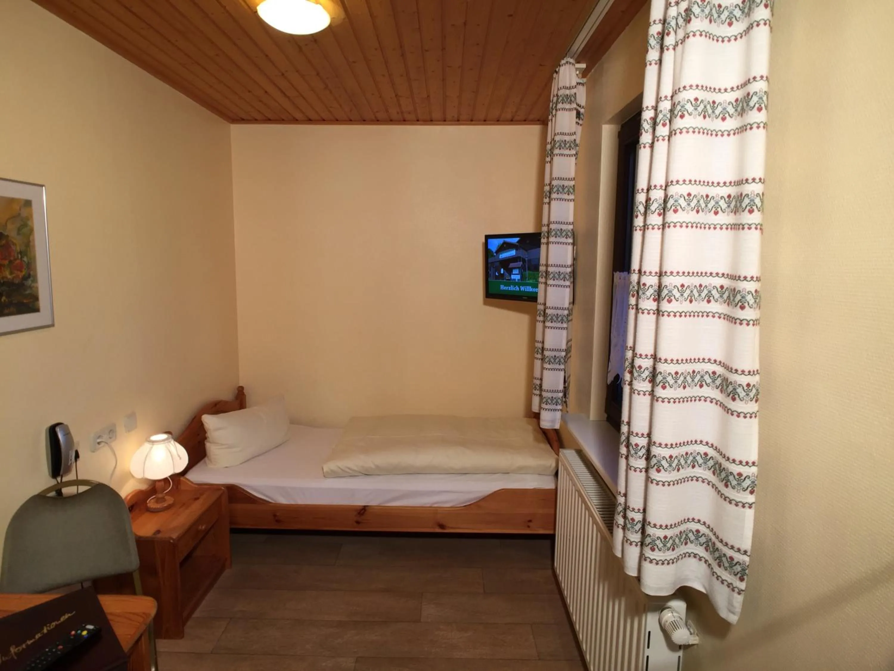 Photo of the whole room, Bed in Hotel & Restaurant Zur Spreewälderin