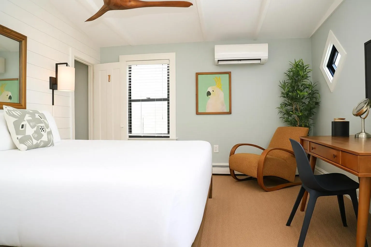 Bed in Waterford Inn Provincetown