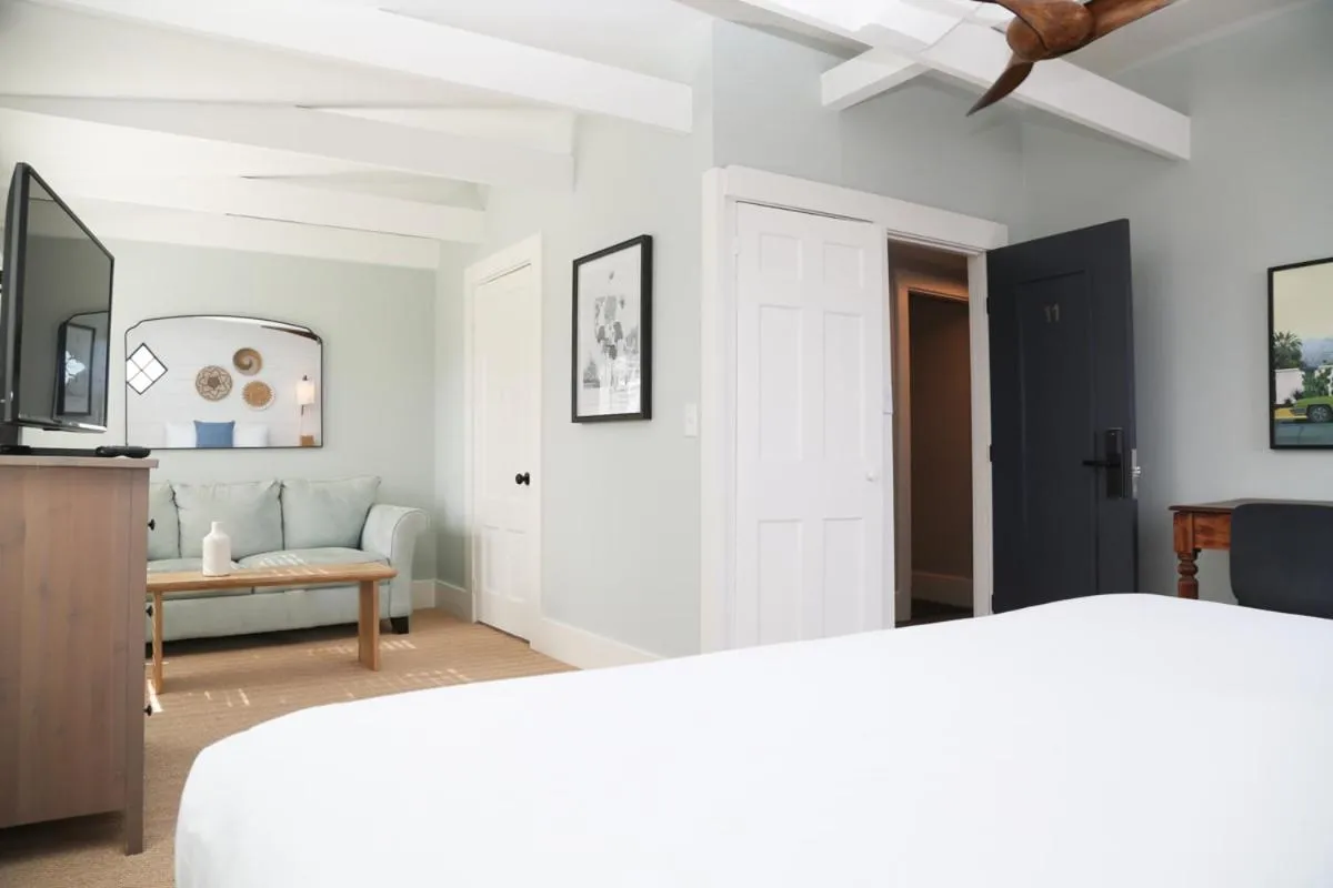 Bed in Waterford Inn Provincetown